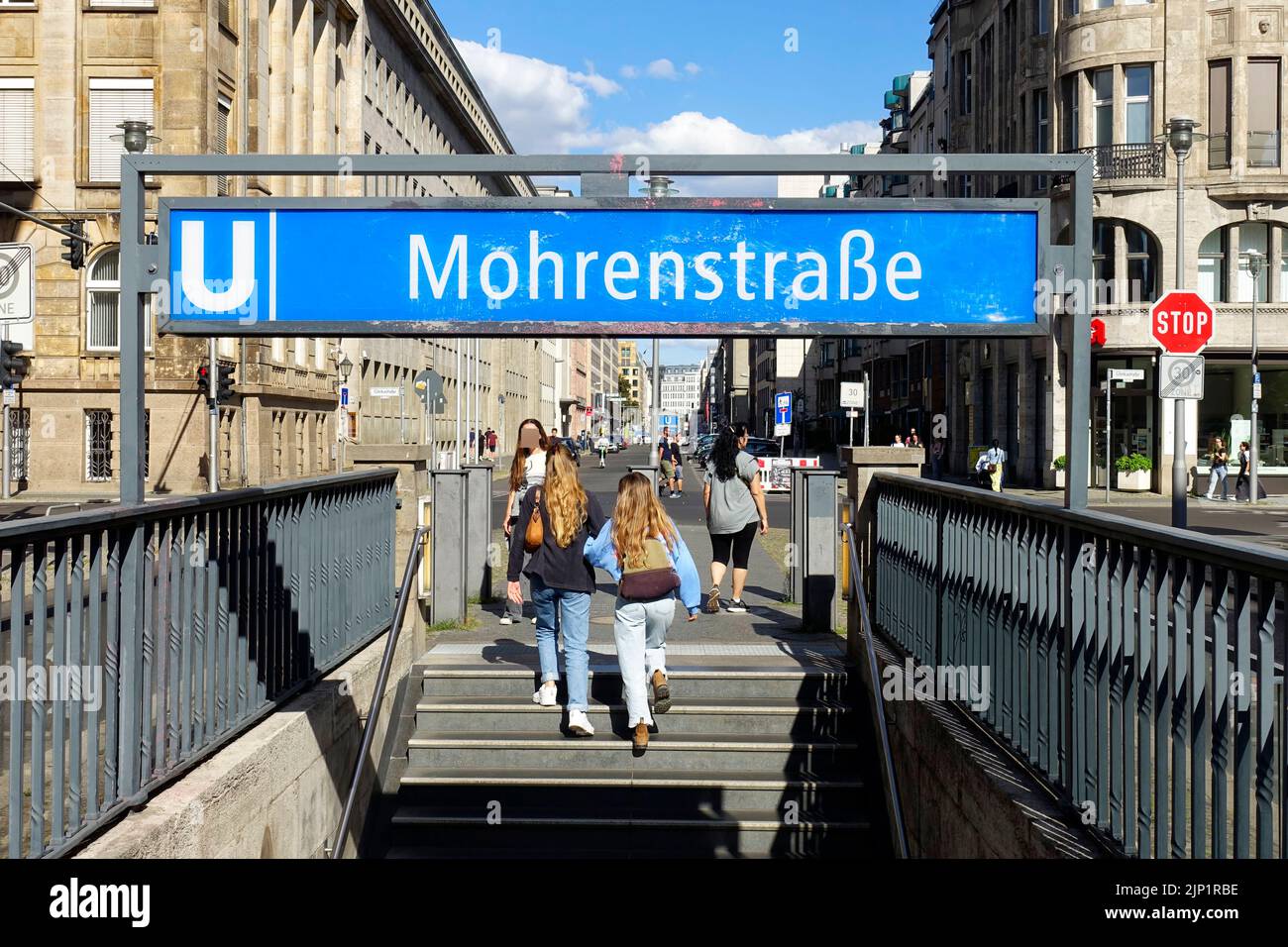 Mohrenstraße, U-Bahn-Station, Straße im Zentrum von Berlin, Deutschland Stockfoto