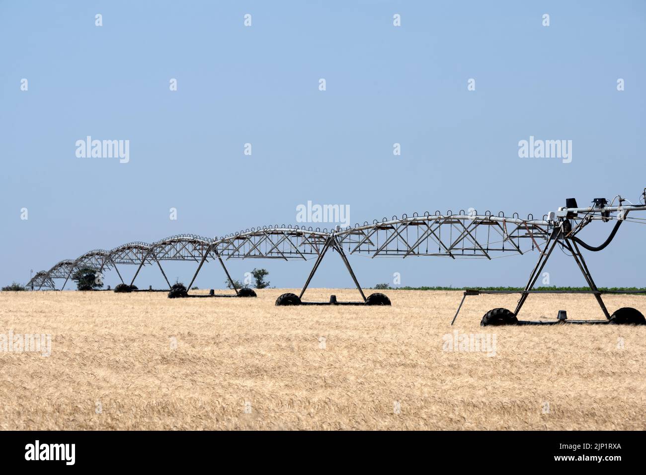 Valley Center Pivot selbstfahrendes Bewässerungssystem Stockfoto