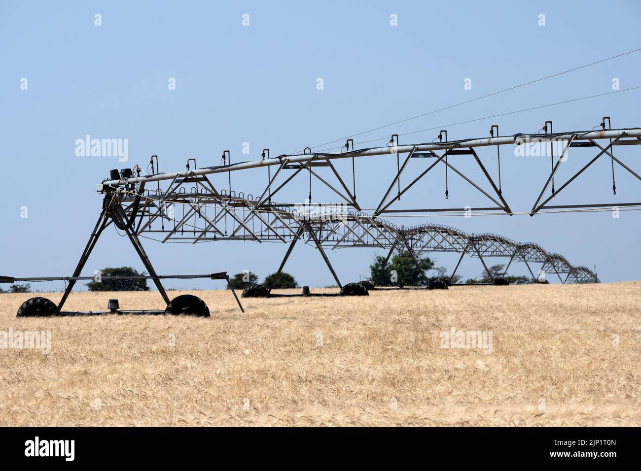 Valley Center Pivot selbstfahrendes Bewässerungssystem Stockfoto