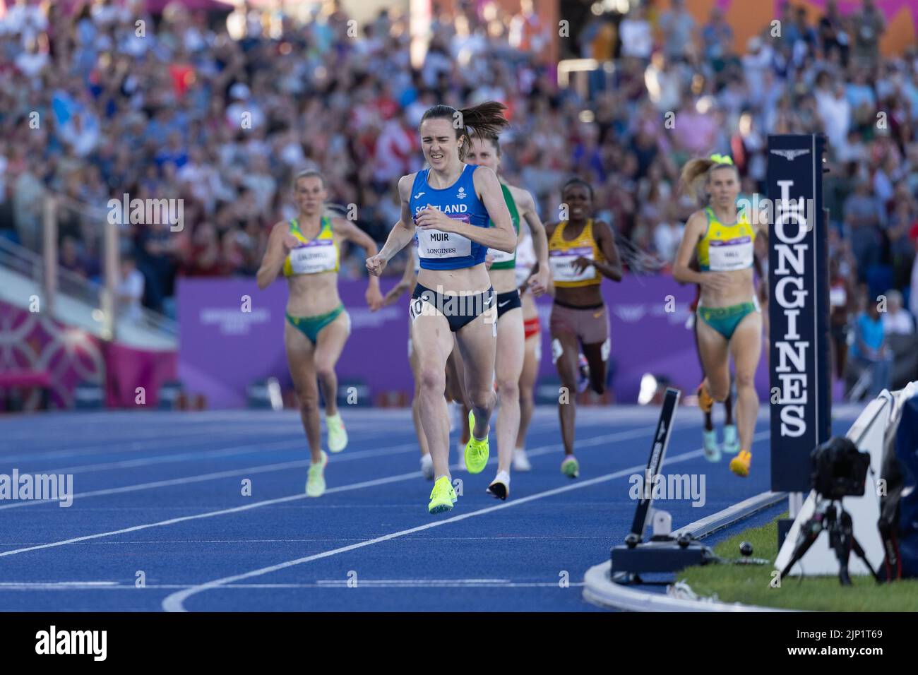07-8-22 - Laura Muir, Schottland, gewinnt das 1500-Meter-Finale bei den Commonwealth Games 2022 in Birmingham im Alexander Stadium, Birmingham. Stockfoto