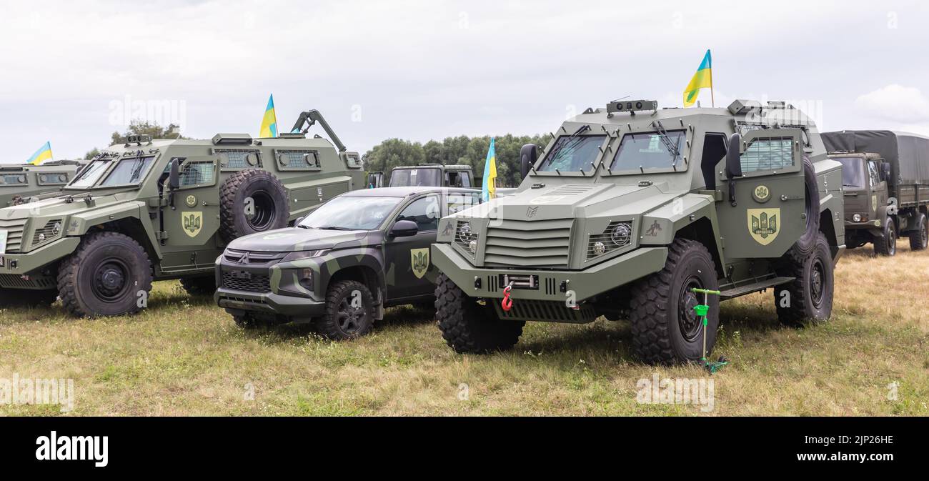 DONETSK Reg, UKRAINE - 10. August 2022: Eine Charge von 11 neuen MLS-SCHILDPANZERN aus italienischer gefertigt, die vom Poroschenko-Fonds gekauft wurden, wurde an die Luftwaffe der Ukraine geliefert Stockfoto