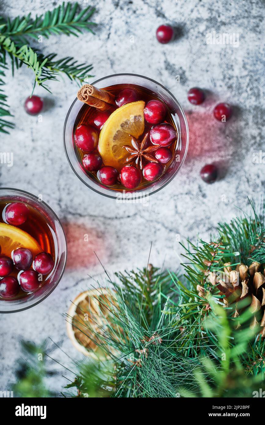 Heißgetränk, Cranberry, Glogg, Wintergetränk, heiße Getränke, Preiselbeeren, Gloggs, Punsch Stockfoto