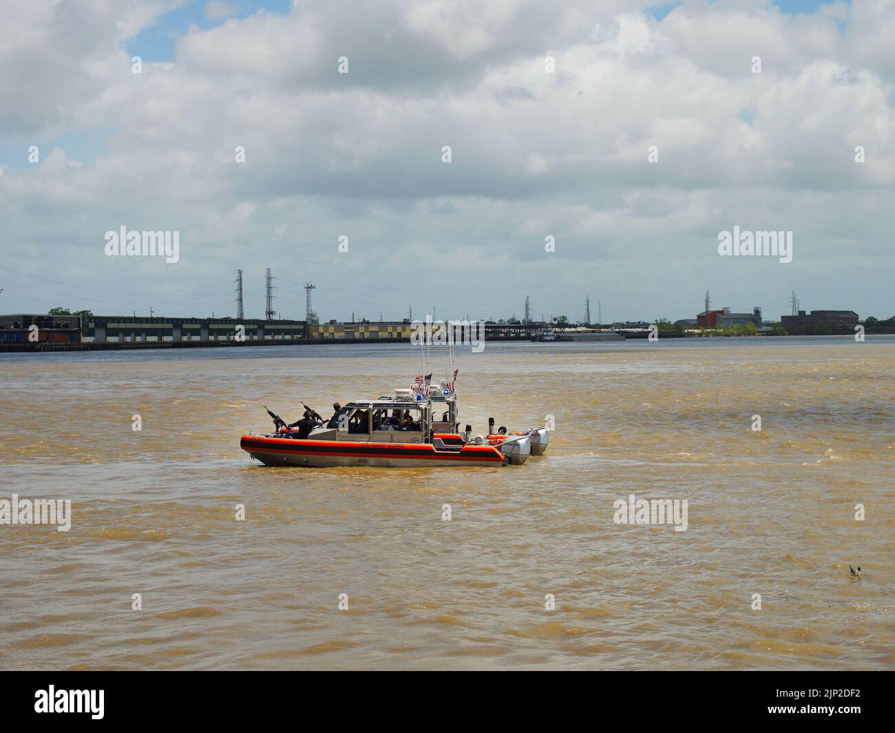 Die Küstenwache der Vereinigten Staaten patrouilliert am Mississippi in New Orleans Stockfoto