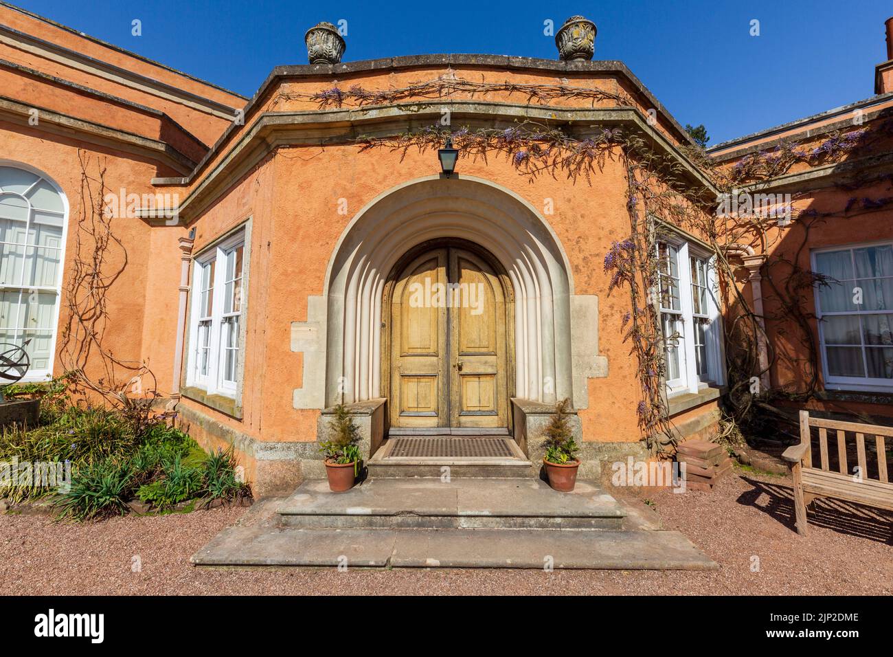 Der Eingang zum Killerton House, Devon, England Stockfoto