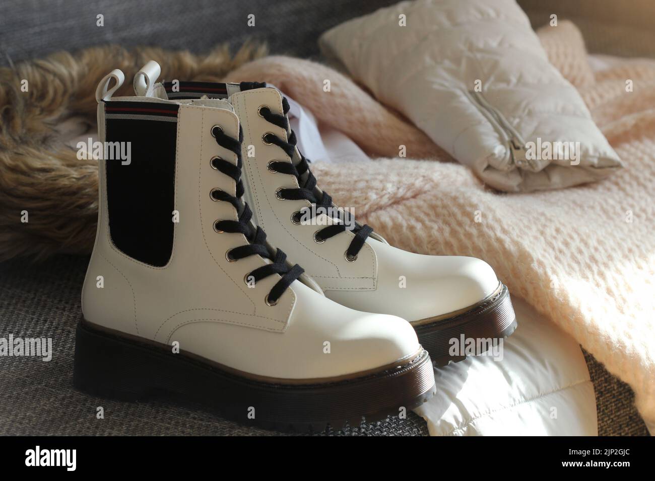 Schuhe, Spitzenschuhe, Winterstiefel, Kleiderschuhe, Spitzenschuhe, Stiefel, Stiefel Stockfoto