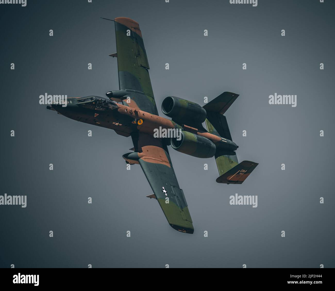 Ein Kampfjet, der hoch oben in den Himmel ragt, auf der Holloman AFB Air Show, Alamogordo NM, USA Stockfoto