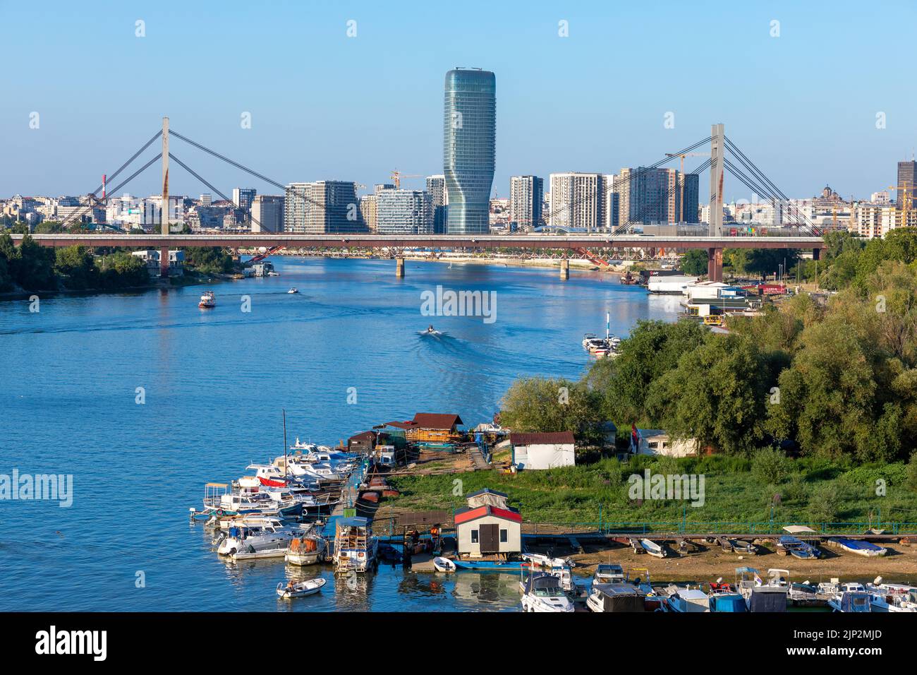 Blick auf das Stadtzentrum von Belgrad von der Ada-Brücke Stock Foto Stockfoto