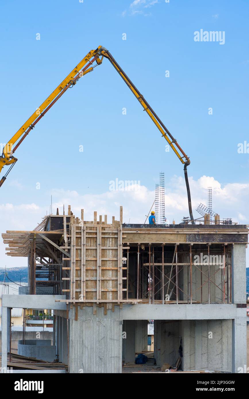 Bauunternehmen, Bau eines vierstöckigen Hauses Stockfoto