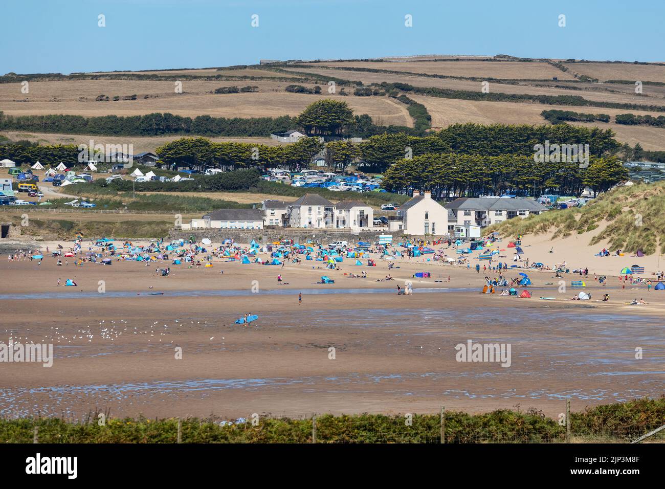 GV des beliebten Urlaubsziels croyde in North devon, Großbritannien, das bei Surfern beliebt ist. Stockfoto