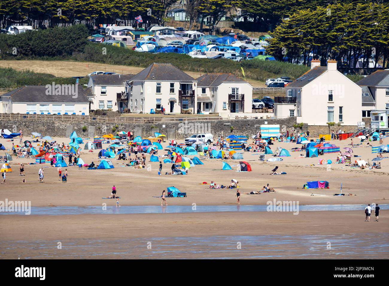GV des beliebten Urlaubsziels croyde in North devon, Großbritannien, das bei Surfern beliebt ist. Stockfoto