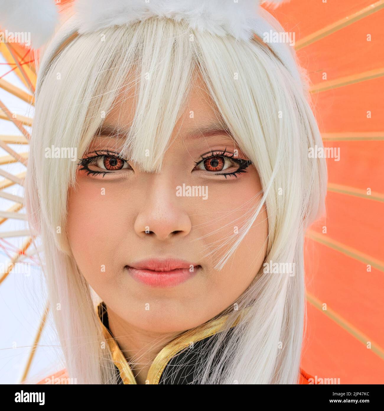 Junge asiatische Frauen spielen als Gongsun Li, Charaktere aus King of Glory (Honor of Kings), einem chinesischen Videospiel. Stockfoto