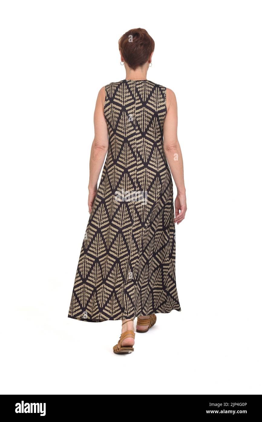 Rückansicht einer Frau mittleren Alters, die auf weißem Hintergrund läuft Stockfoto