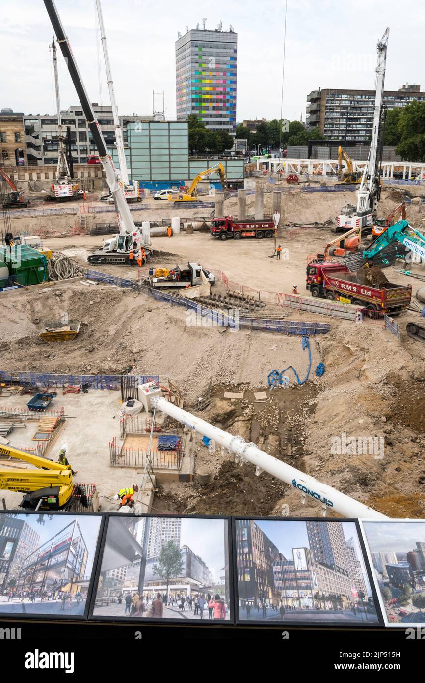 Sanierung des jetzt abgerissenen Elephant & Castle Einkaufszentrums. Darstellung des Architektureindrucks von Neuentwicklung im Vordergrund. Stockfoto