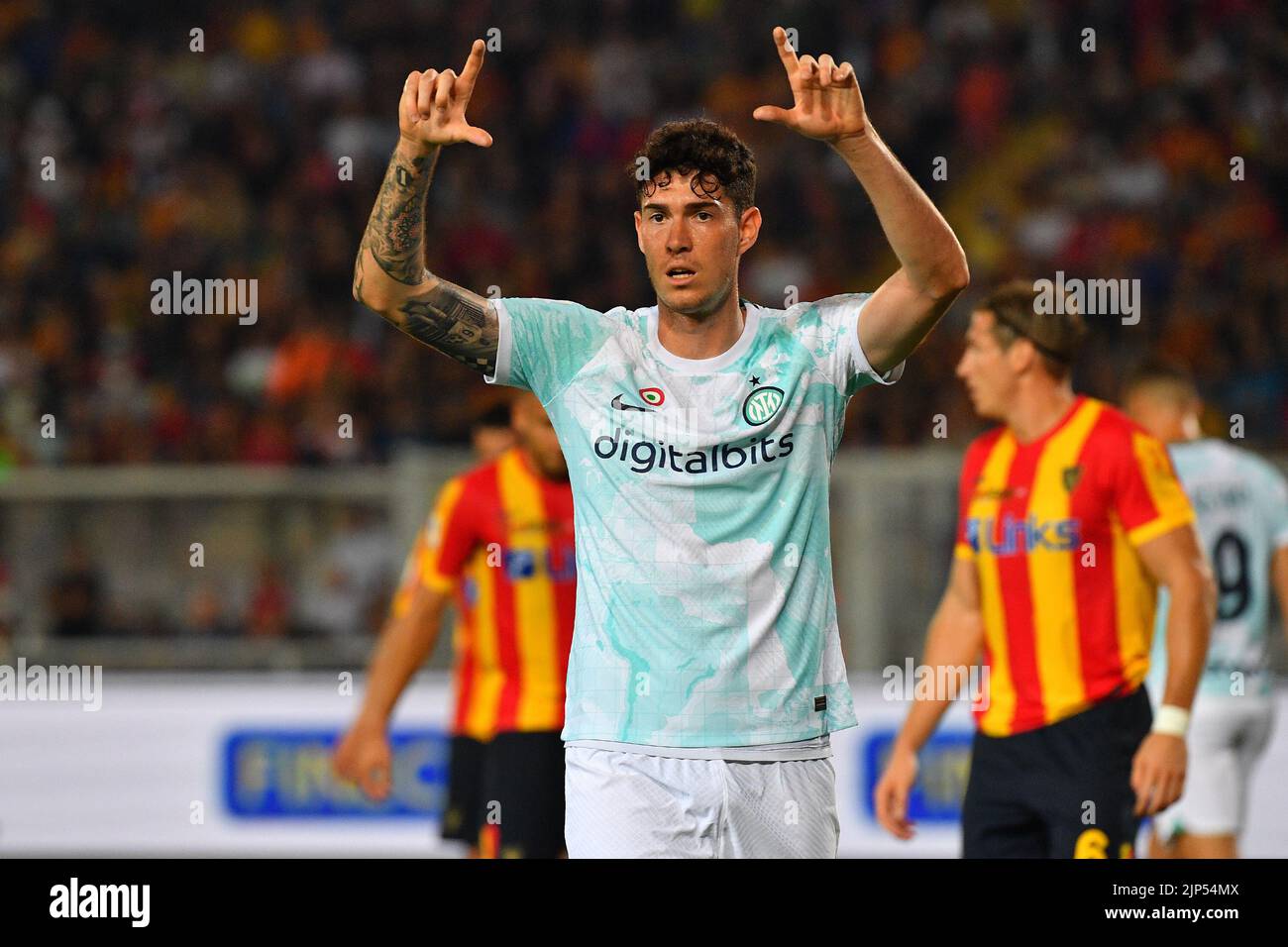 Foto Giovanni Evangelista/LaPresse 13 Agosto 2022 Lecce, Italia - Sport, calcio - U.S. Lecce vs F.C. Inter - CampionatoSerie A Tim 2022/23 - Stadio E. Giardiniero - Via del Mare. Nella foto: Alessandro Bastoni August 13, 2022 Lecce, Italien - Sport, Fußball - U.S Lecce vs F.C. Inter - Italienische Meisterschaft Serie A Tim 2022/23- E. Giardiniero - Via del Mare Stadium. Im Bild: Alessandro Bastoni Stockfoto