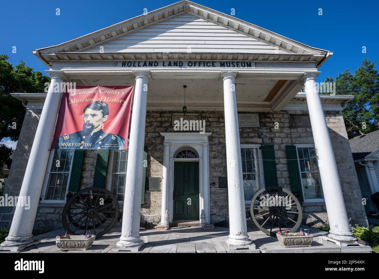 Batavia, NY - Juli 29. 2022: Das Holland Land Office Museum ist ein nationales historisches Wahrzeichen. Batavia liegt im Landkreis Genesee und gilt als Geburtsort Stockfoto