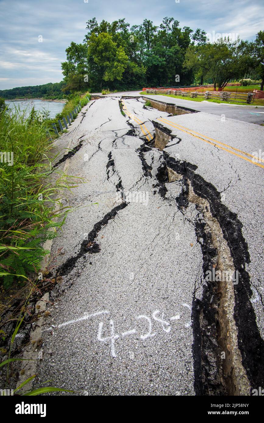 Schäden An Der Ohio River Road - Clarksville - Indiana Stockfoto