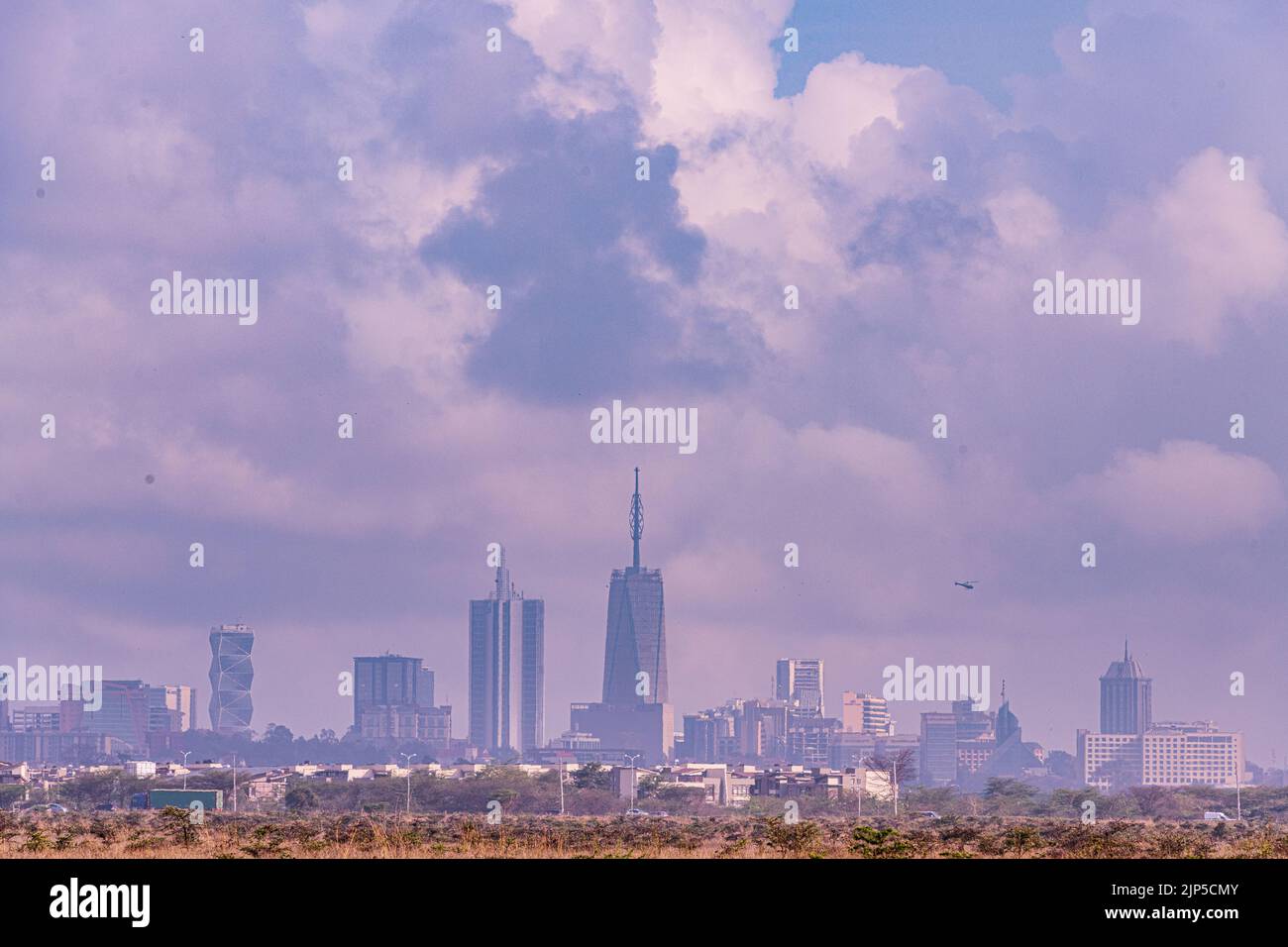Nairobi City County Nationalpark Vögel Tiere Wildtiere Savanne Grasland Landschaften Panoramablick malerische Ausblicke magische Kenia Ostafrika Discovery Exp Stockfoto