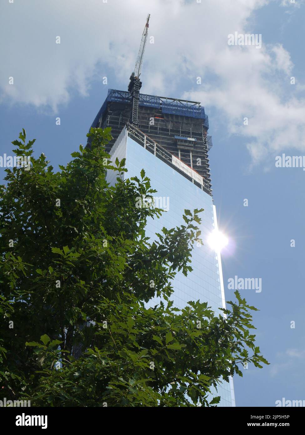 4 World Trade Center wird im Juni 2012 gebaut, aus der Sicht des 9/11 Memorial, New York City Stockfoto