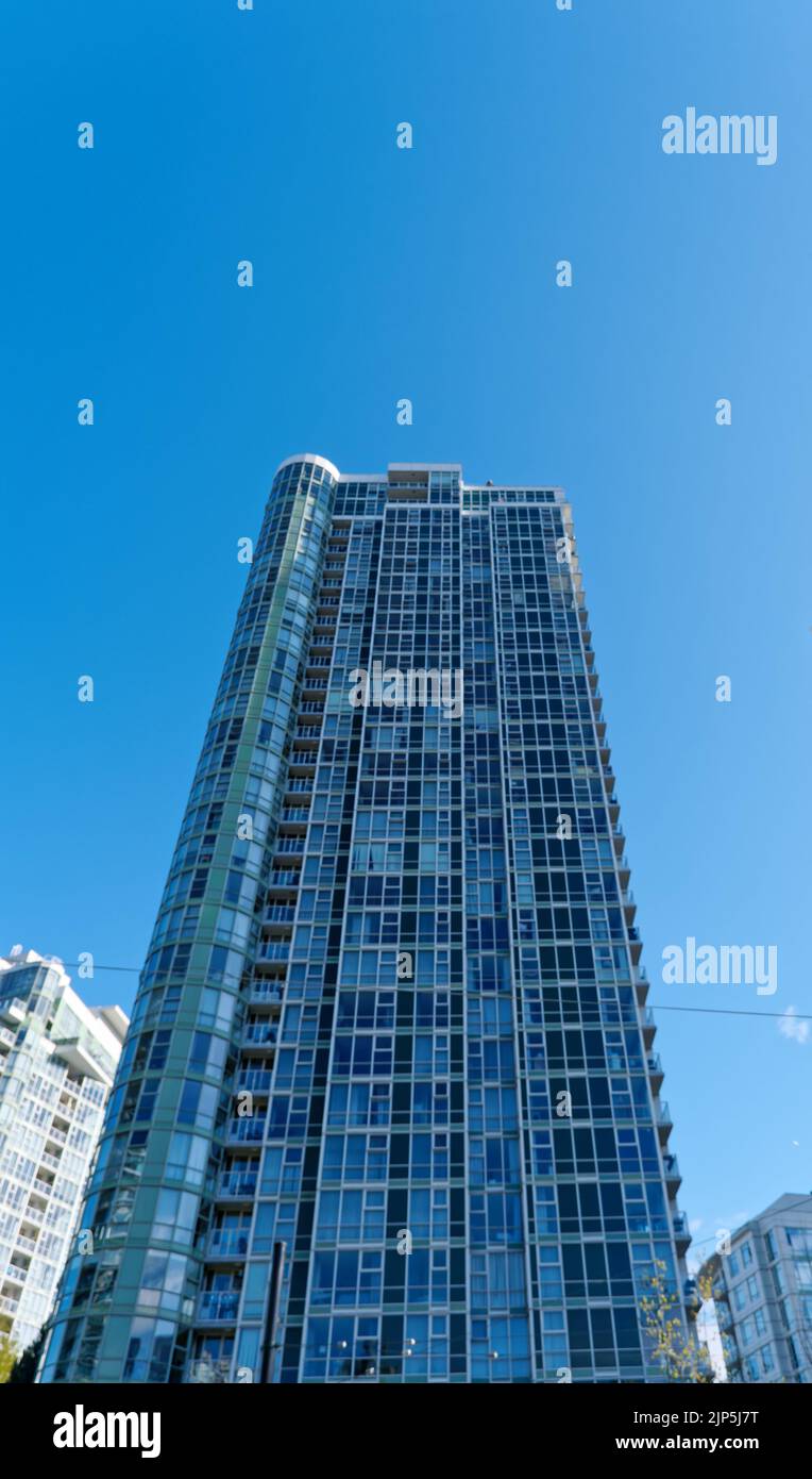 VANCOUVER, BRITISH COLUMBIA - 29. April 2022: Vancouver, ein geschäftiger Hafenort an der Westküste in British Columbia, gehört zu den Kanadas, die am dichtesten und ethnischsten sind Stockfoto