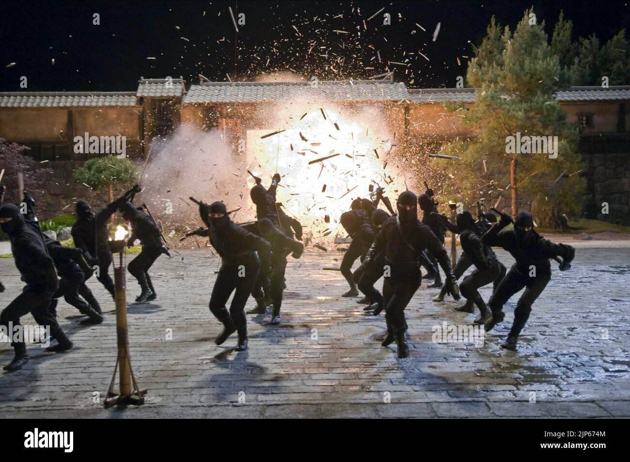 Ninja explosion -Fotos und -Bildmaterial in hoher Auflösung – Alamy