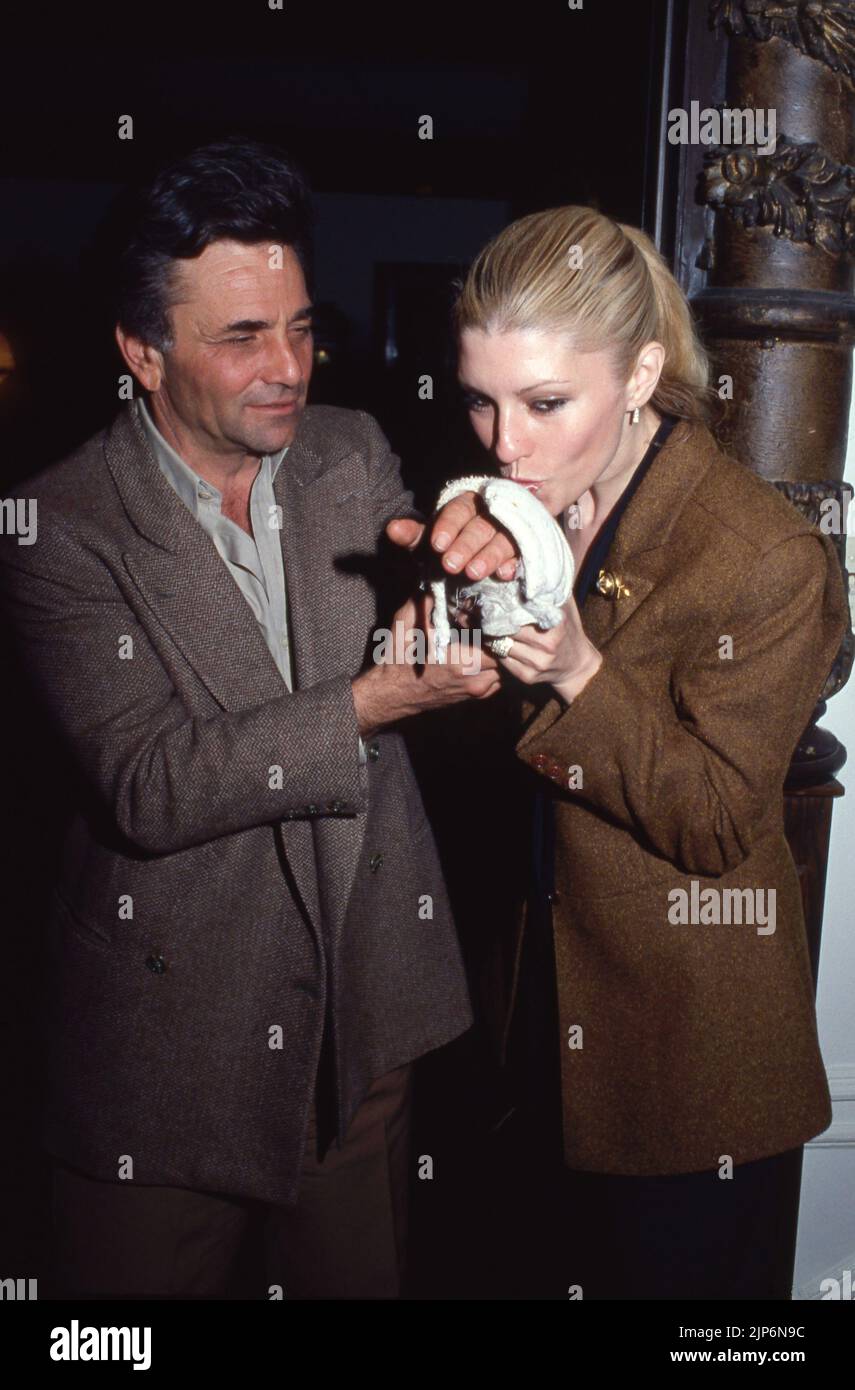 Peter Falk und Shera Danese um die 1980er Jahre Credit: Ralph Dominguez/MediaPunch Stockfoto