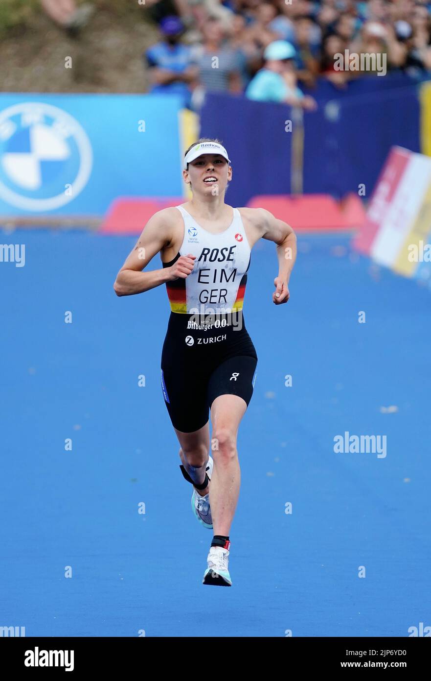 Nina EIM (GER) landet bei den Triathlon-Frauen während der Europameisterschaft 2022 am 12. August 2022 in München, Deutschland Foto von SCS/Soenar Chamid/AFLO (HOLLAND OUT) Stockfoto