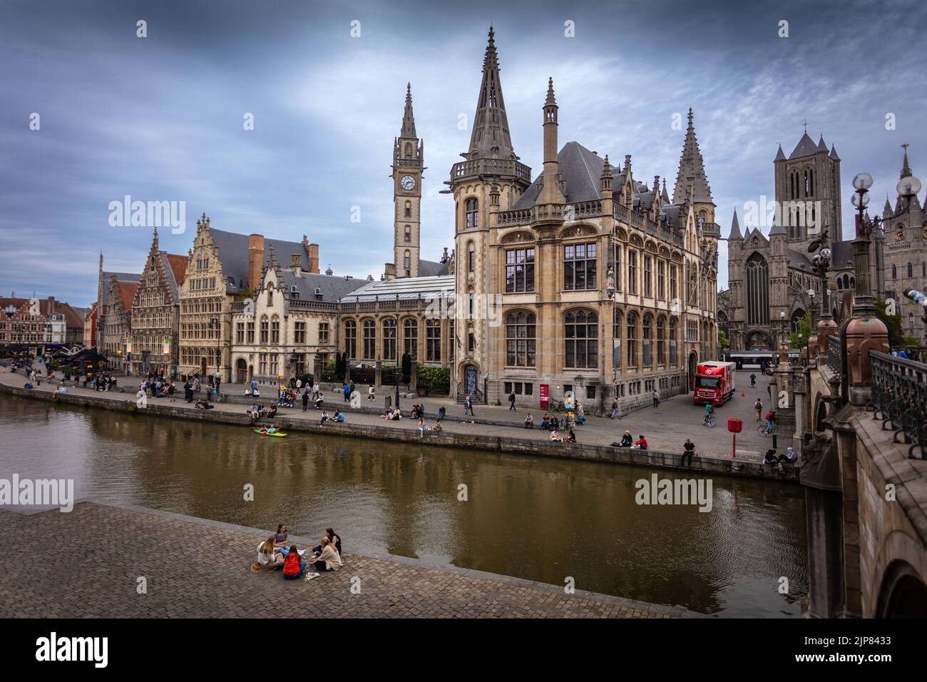 Die Denkmäler rund um den Graslei-Kai in der historischen Stadt Gent. Belgien. Stockfoto