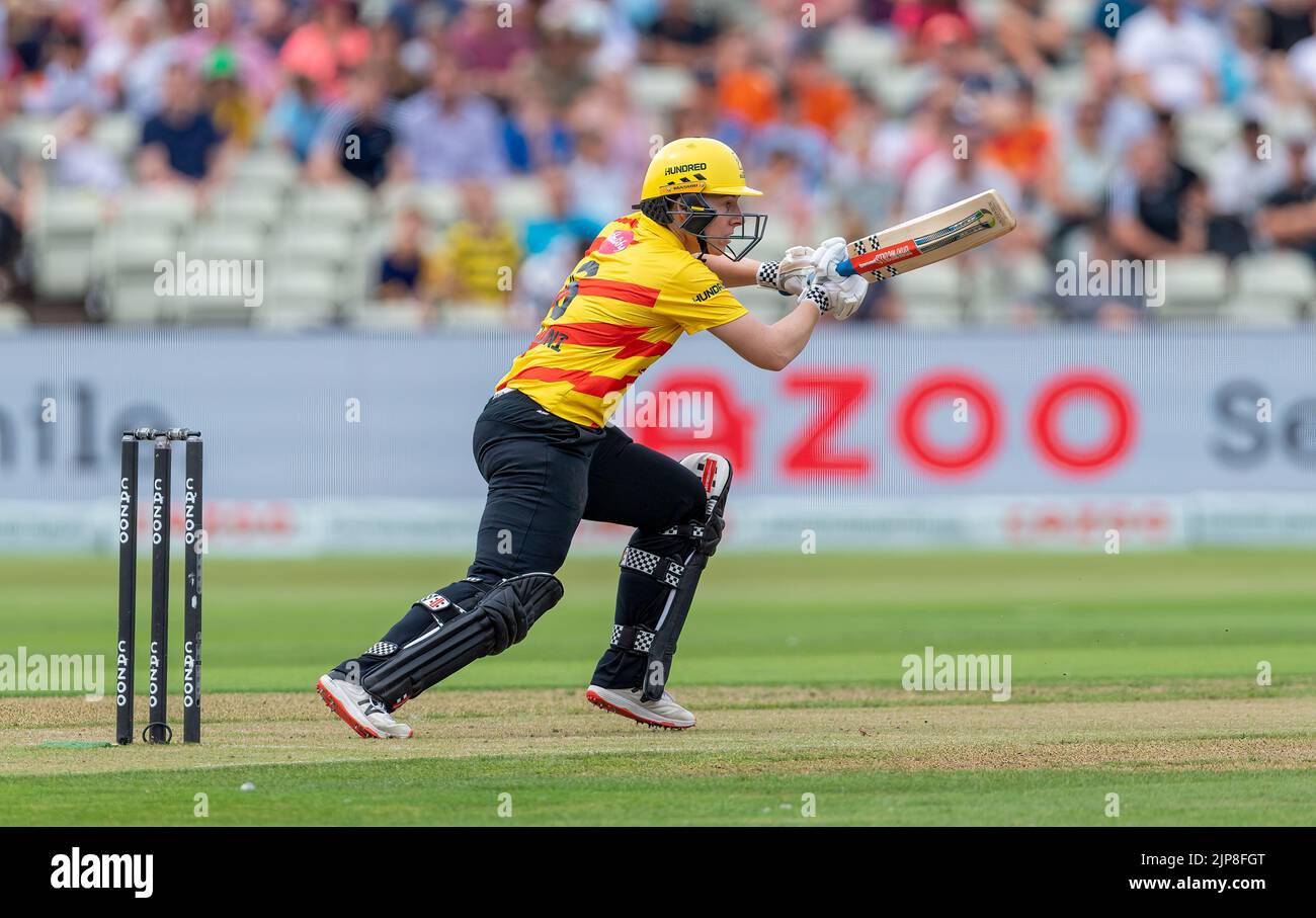 Elyse Villani hat sich im Hundertkampf zwischen Birmingham Phoenix und Trent Rockets gegen Trent Rockets geschlagen Stockfoto