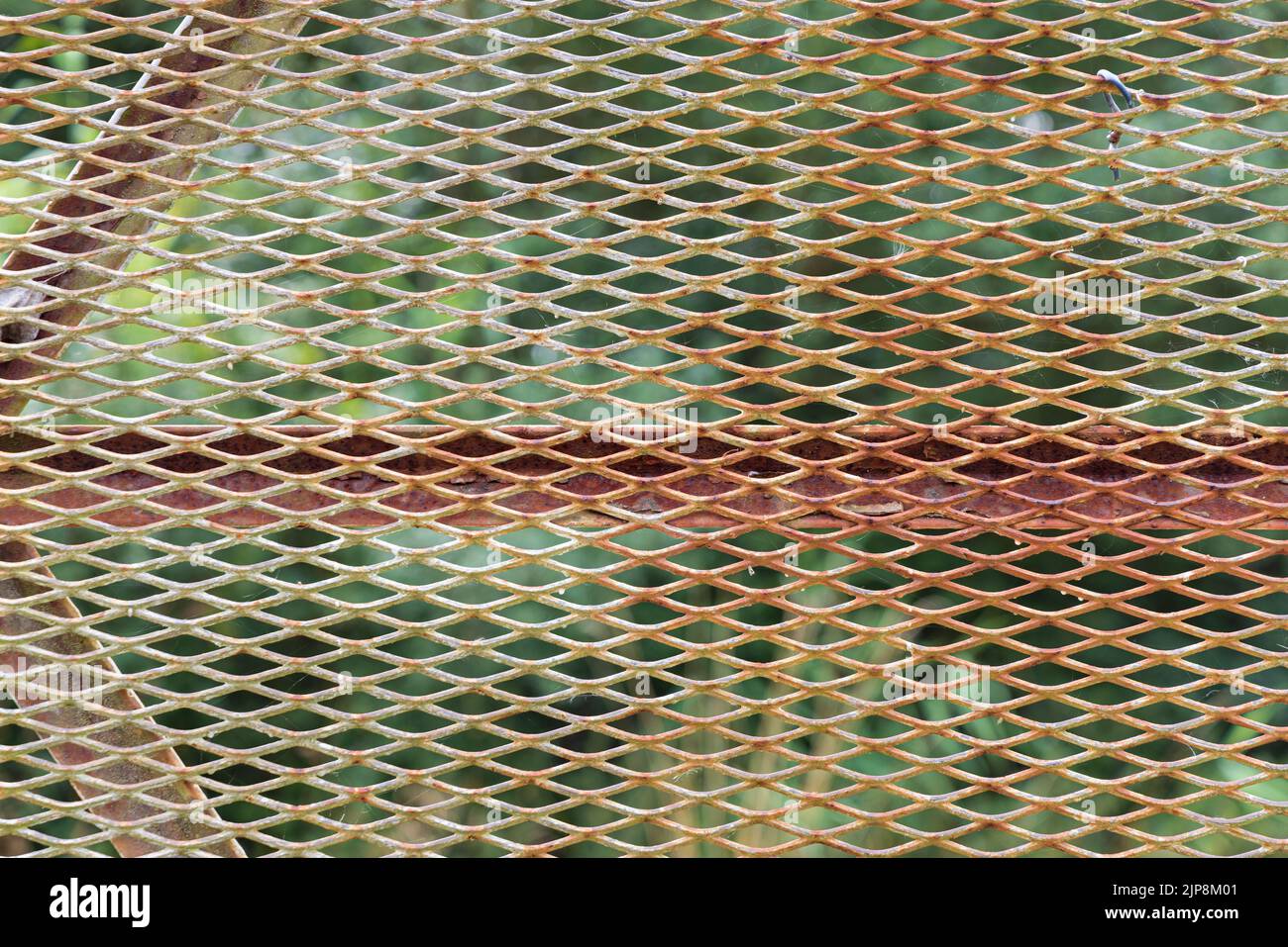 Hintergrund mit Nahaufnahme von Eisenzaun oder Vorhang entlang der ehemaligen innerdeutschen Grenze während des Kalten Krieges in Deutschland. Stockfoto