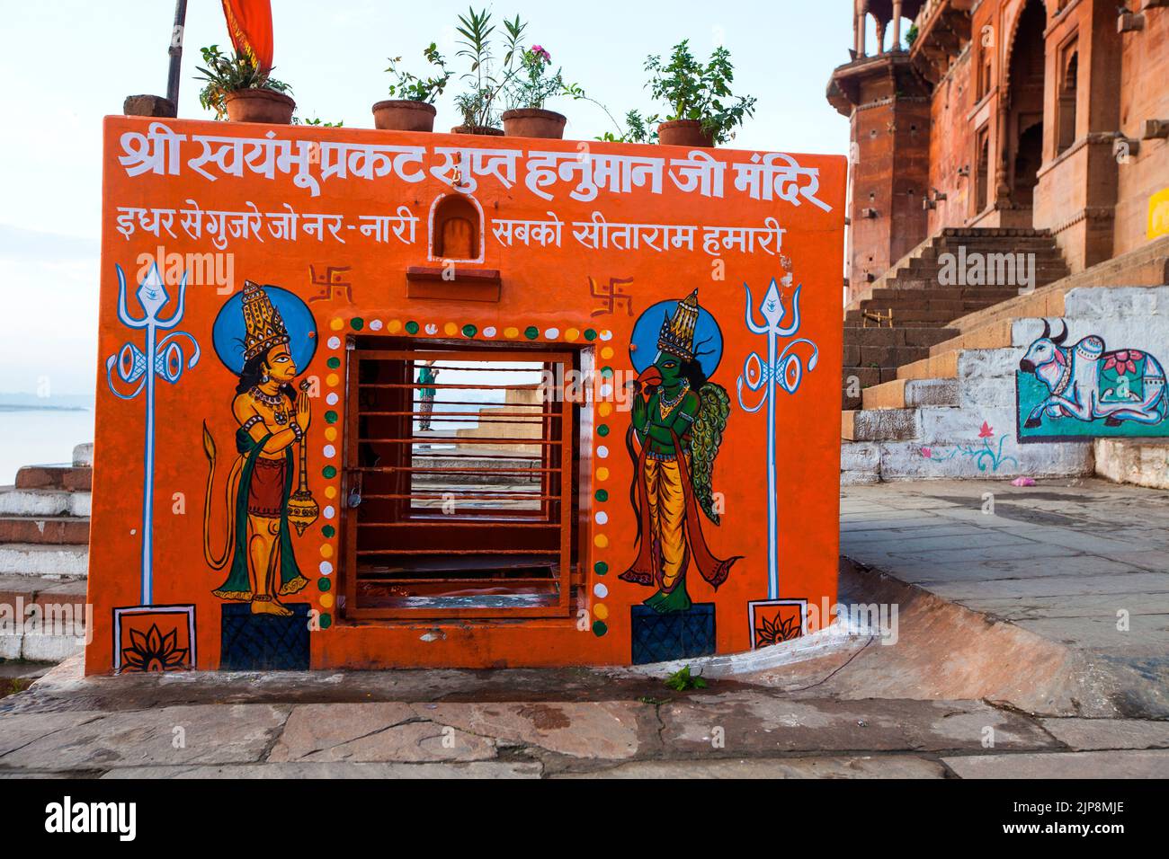 Hanuman-Tempel auf den Ghats von Varanasi, Banaras, Benaras, Kashi, Uttar Pradesh, Indien Stockfoto