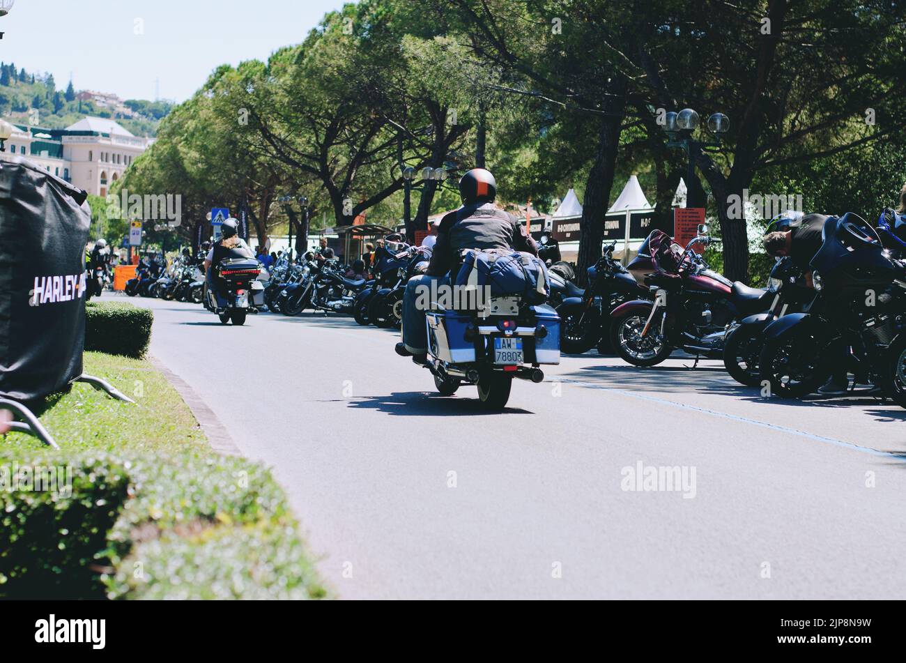 Portorož, Slowenien. 06.12.2022. Cool Bikers Harley Davidson Festival, Ausstellung. Motorradfahren. Motorradfahrer. Biker. Lederjacke Stockfoto