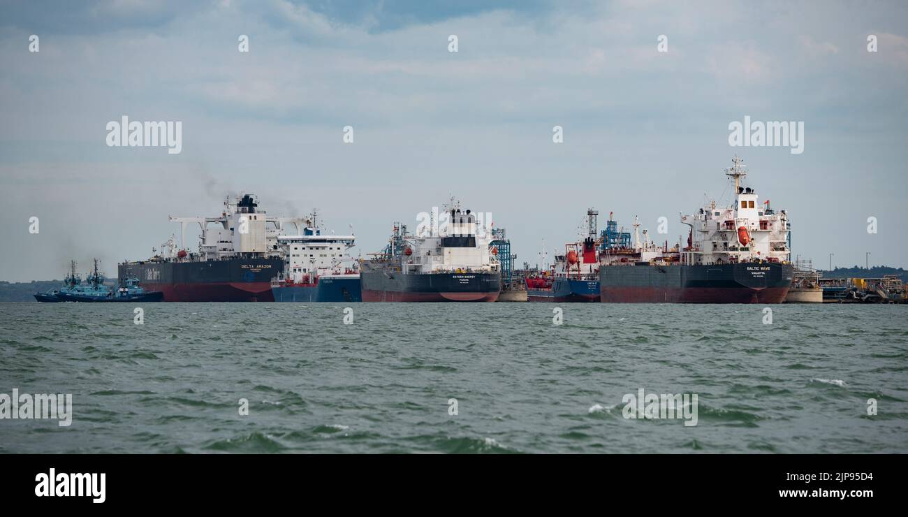 Viele Öltanker in der Raffinerie Exxon Mobil in Fawley Southampton, England Stockfoto
