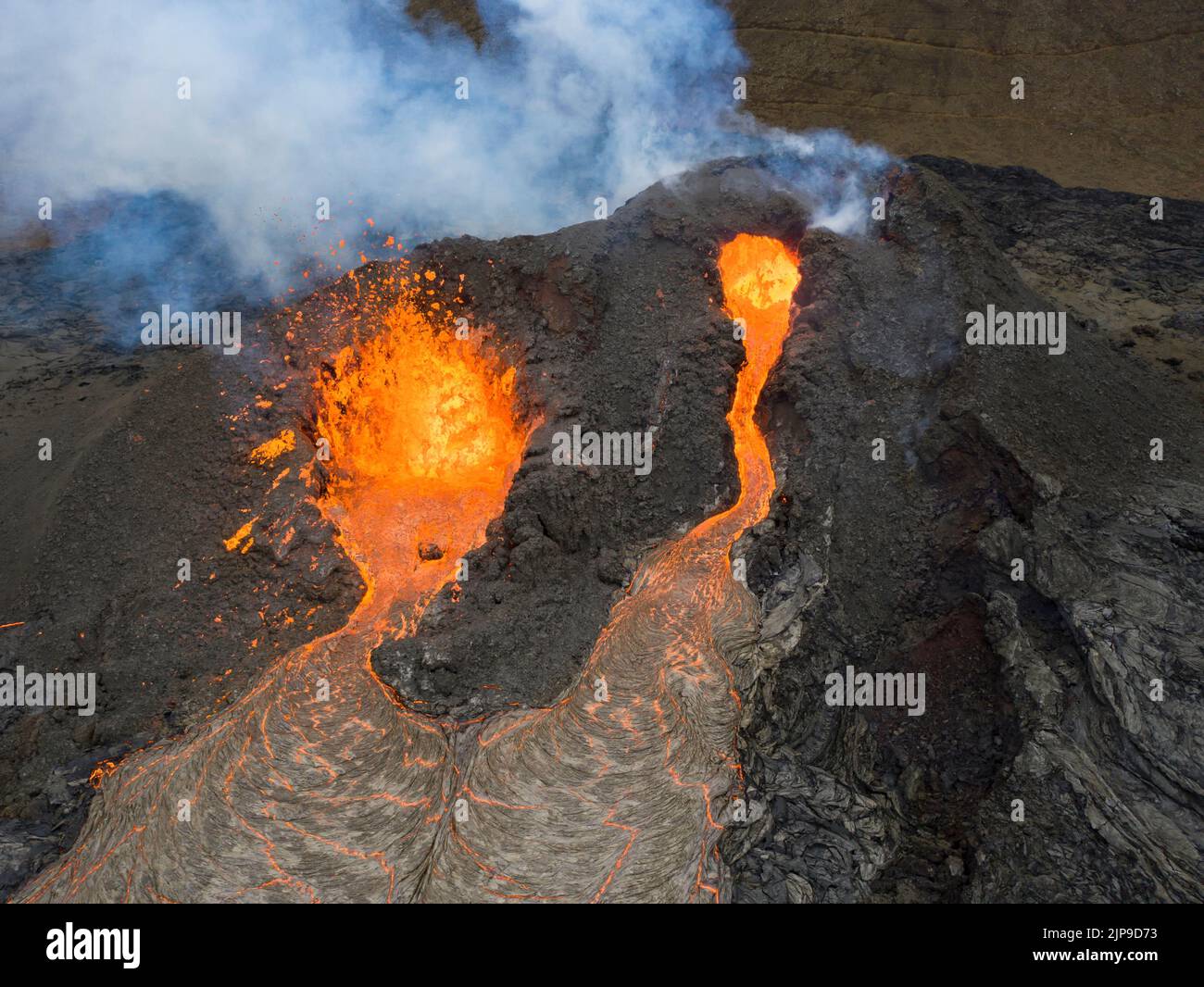 Vulkan, Vulkanismus, Lava, Vulkanausbruch, Drohnenflug, Fagradalsfjall, Vulkane, Vulkanismen, Lavas, Eruption, Eruptionen, Vulkanausbrüche Stockfoto