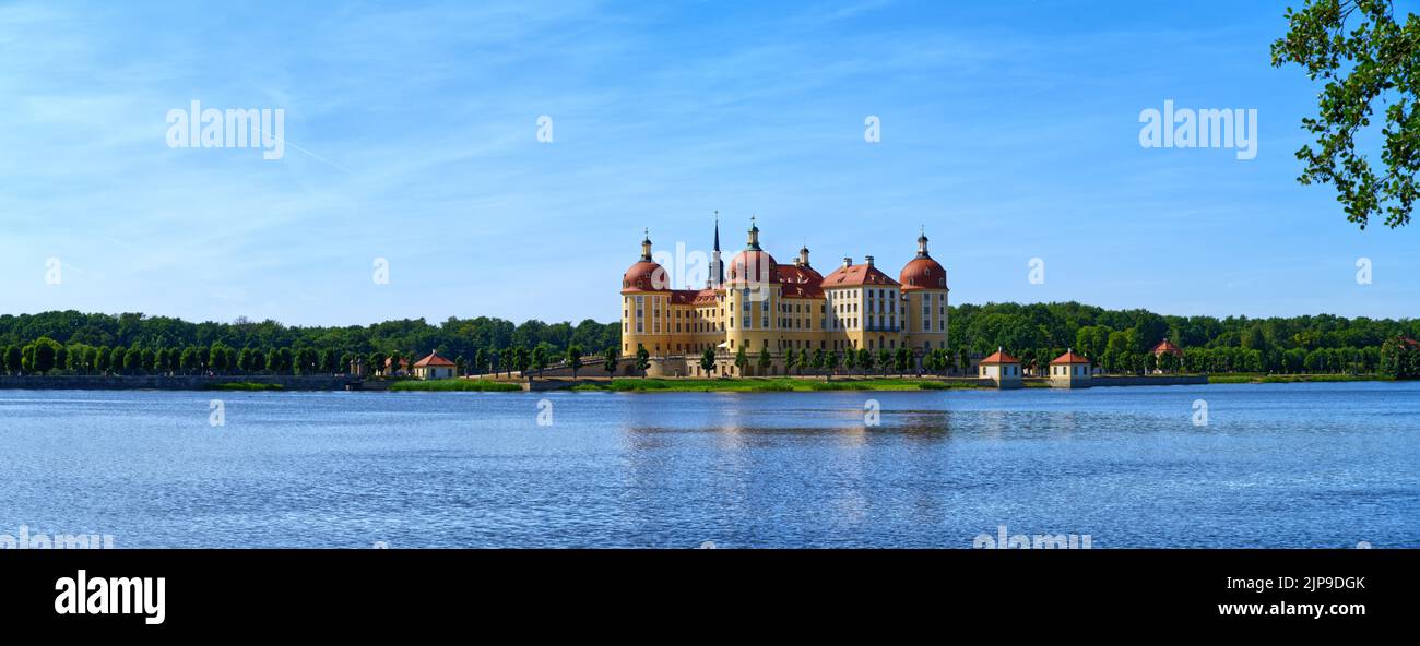 Schloss Moritzburg in Deutschland Europa Luftbild schönes Wetter romantisches Schloss Stockfoto