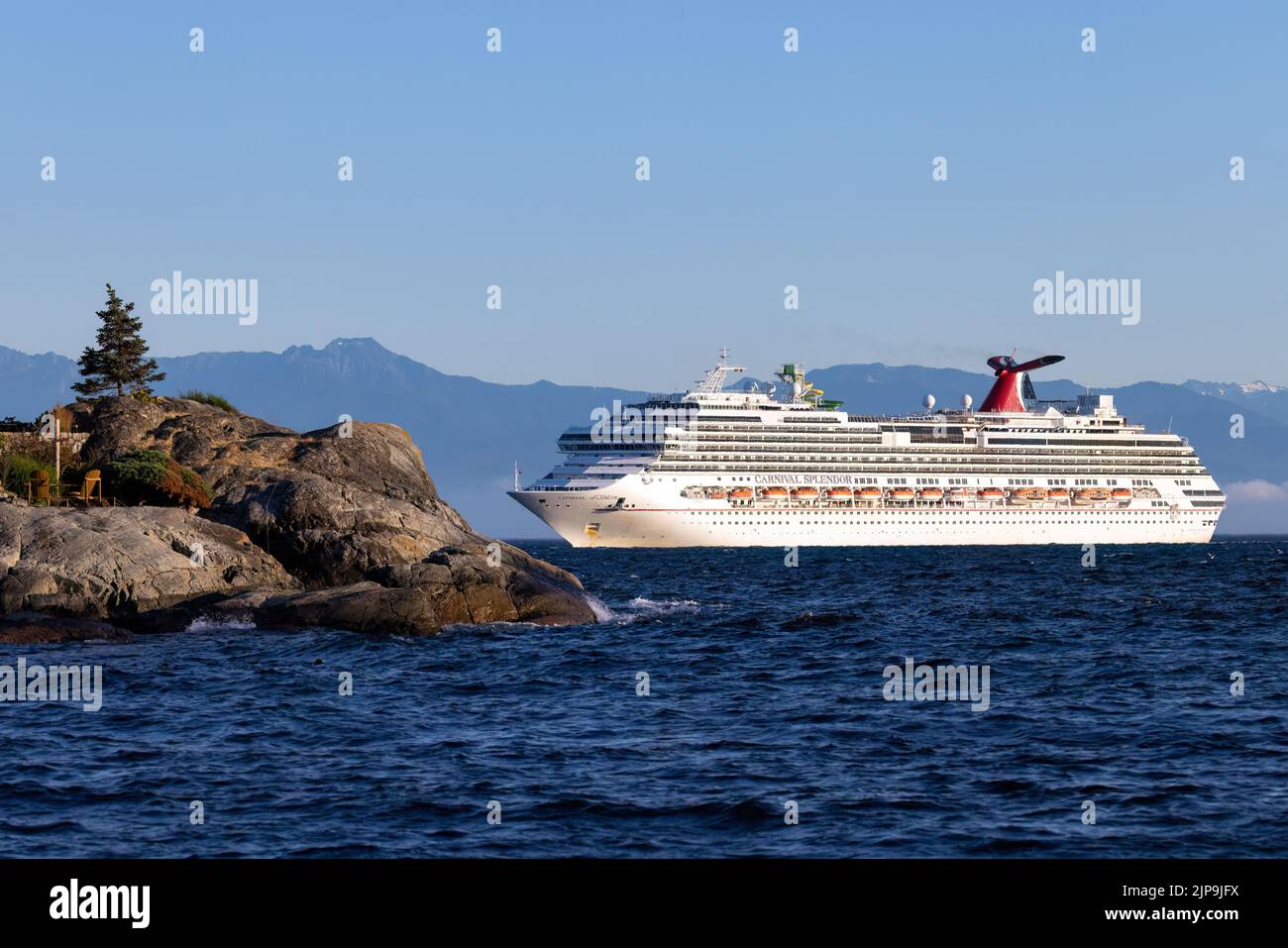 Carnival Splendor Kreuzfahrt Schiff in Richtung Hafen in Victoria, Vancouver Island, British Columbia, Kanada Stockfoto