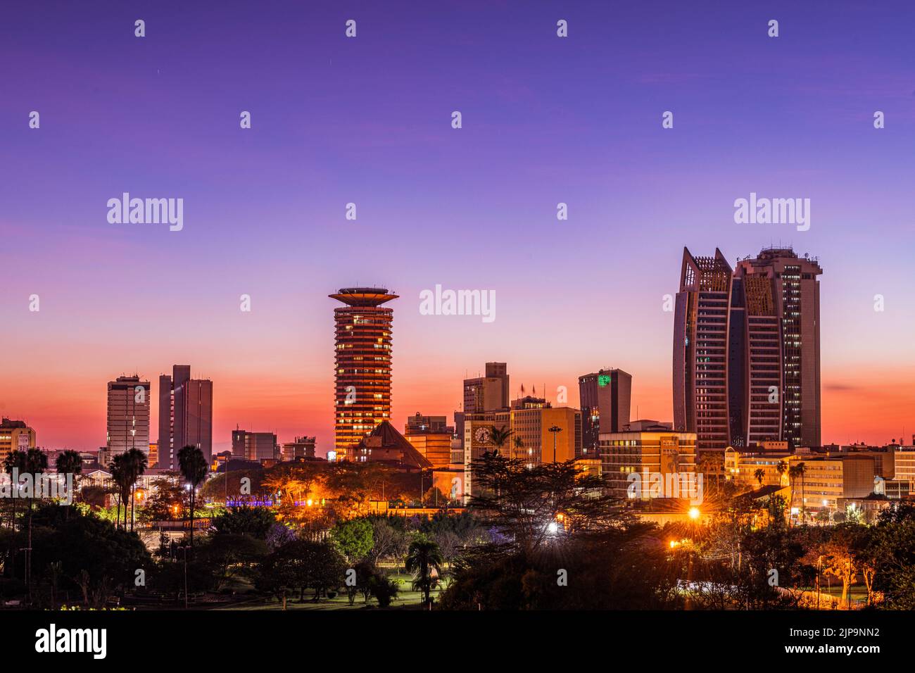Nairobi City County Kenyas Hauptstadt Ostafrikas, moderne architektonische Hochhäuser, Büros Skyline, Wolkenkratzer, Stadtansichten, magische Panoramablicke Stockfoto