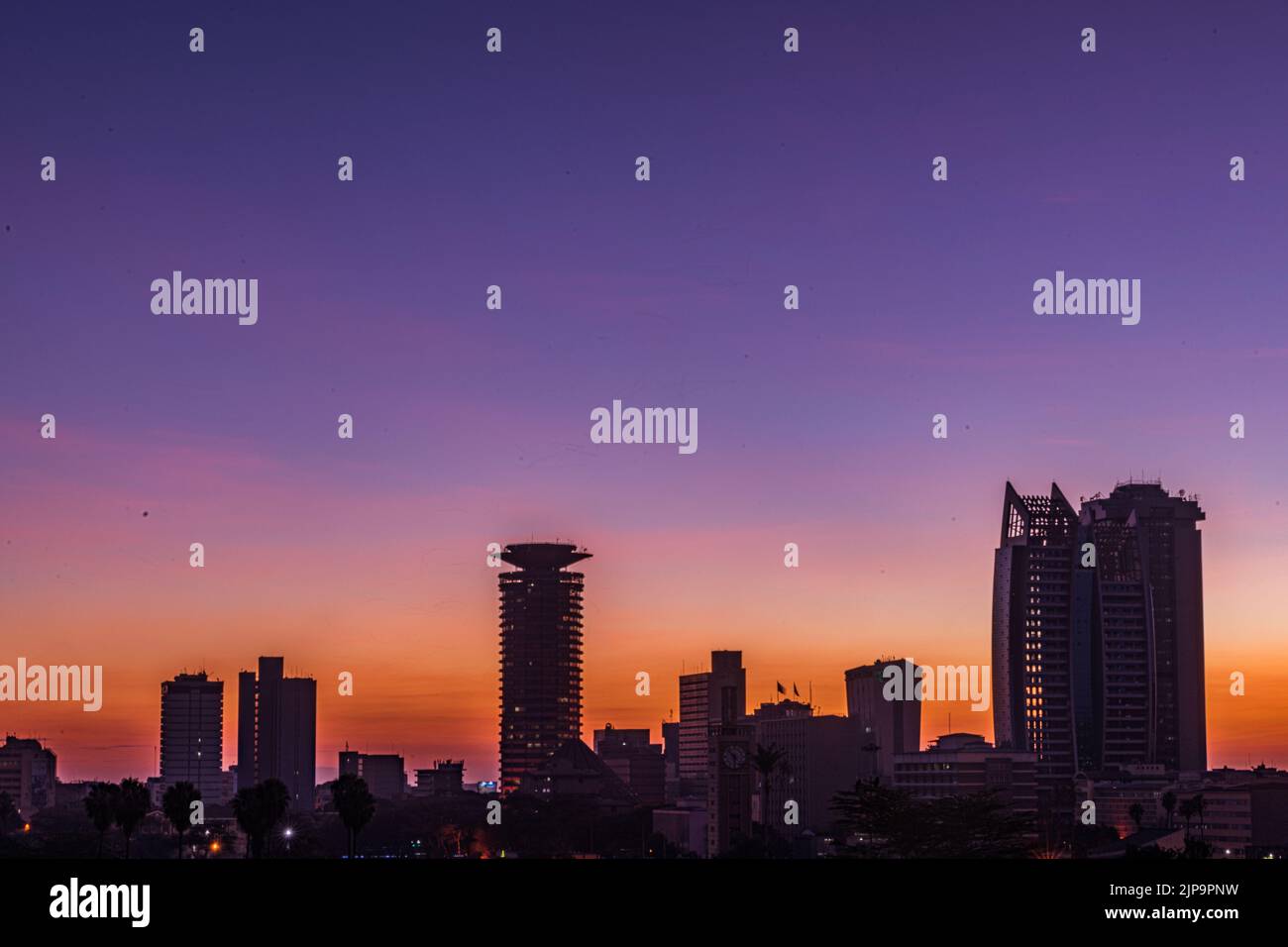 Nairobi City County Kenyas Hauptstadt Ostafrikas, moderne architektonische Hochhäuser, Büros Skyline, Wolkenkratzer, Stadtansichten, magische Panoramablicke Stockfoto