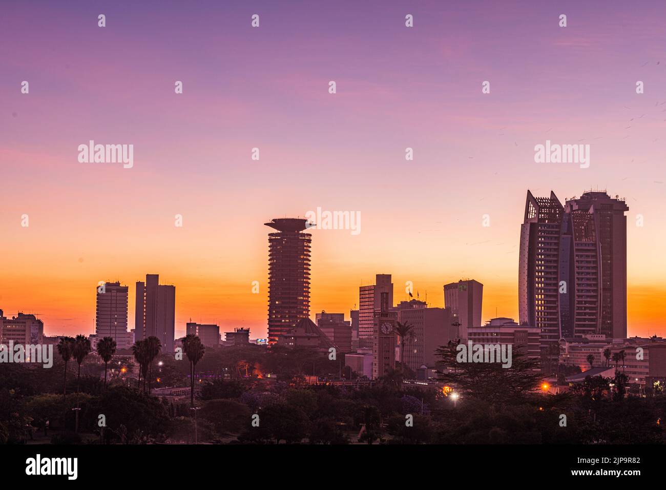 Nairobi City County Kenyas Hauptstadt Ostafrikas, moderne architektonische Hochhäuser, Büros Skyline, Wolkenkratzer, Stadtansichten, magische Panoramablicke Stockfoto