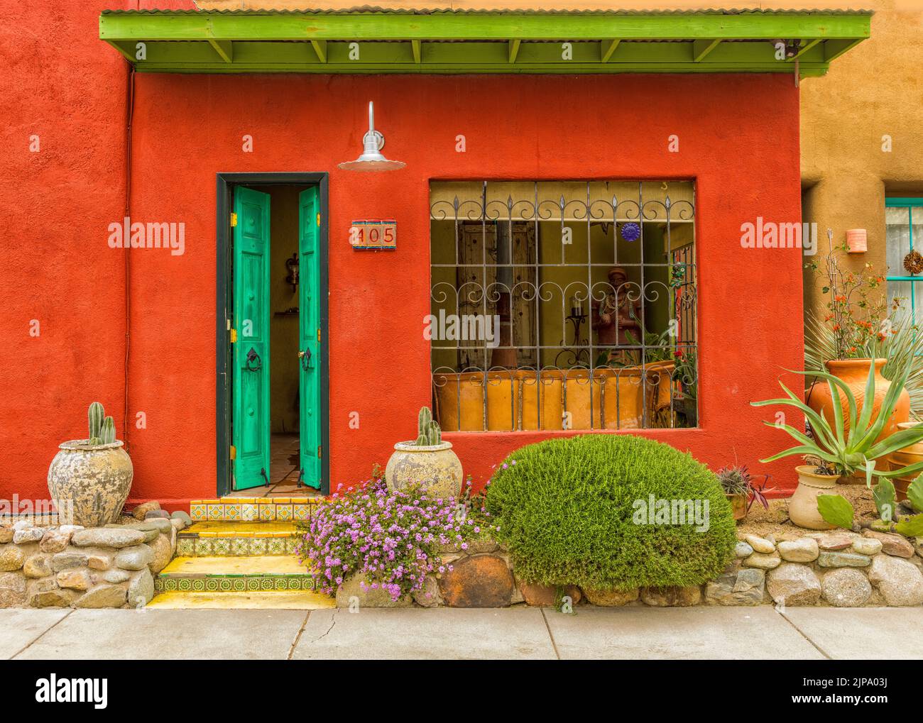 Bunte Wände und Fenster Adobe Stryle, Altstadt, Künstlerviertel, Adobe Walls Tucson, Arizona, USA, USA Stockfoto