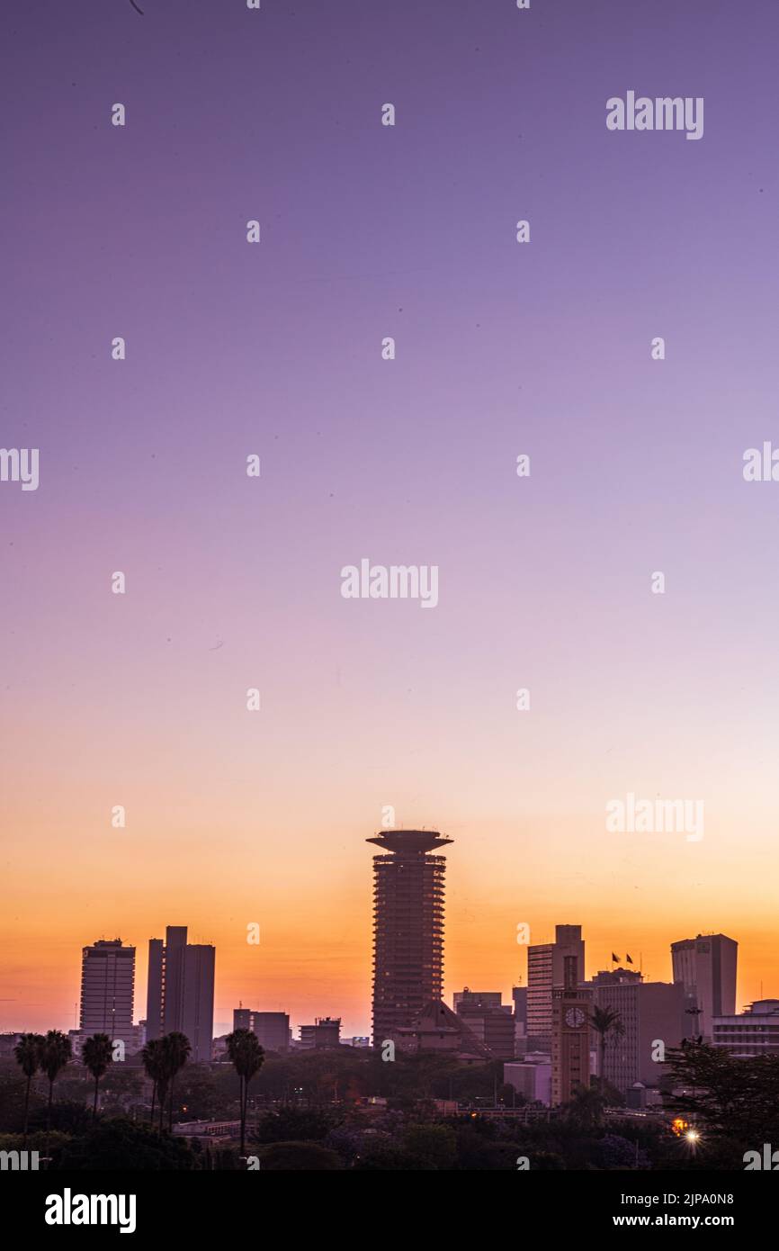 Nairobi City County Kenyas Hauptstadt Ostafrikas, moderne architektonische Hochhäuser Büros Skyline, Wolkenkratzer, Stadtansichten, magische Panorama SC Stockfoto