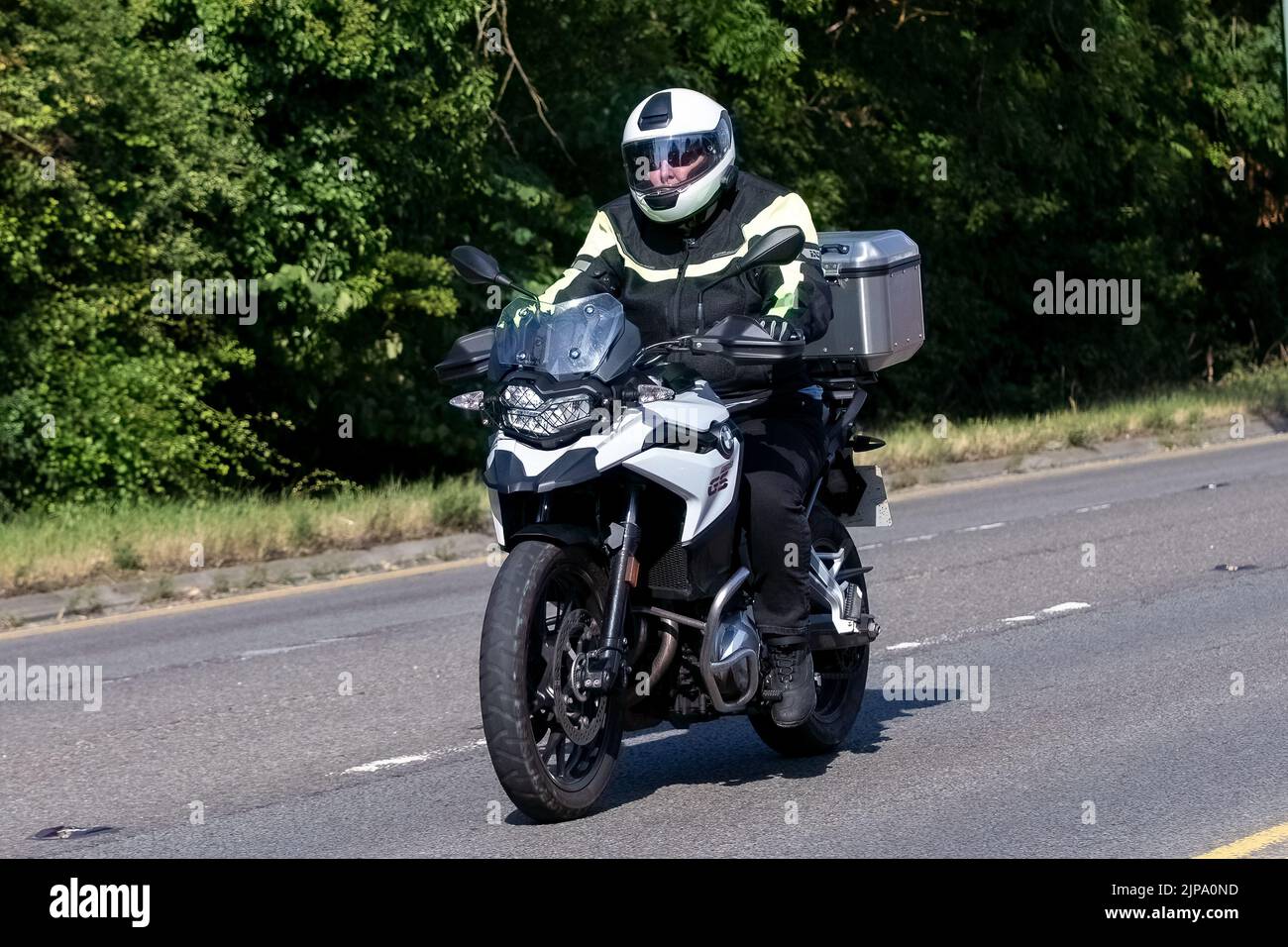 Weißes BMW GS Motorrad Stockfoto