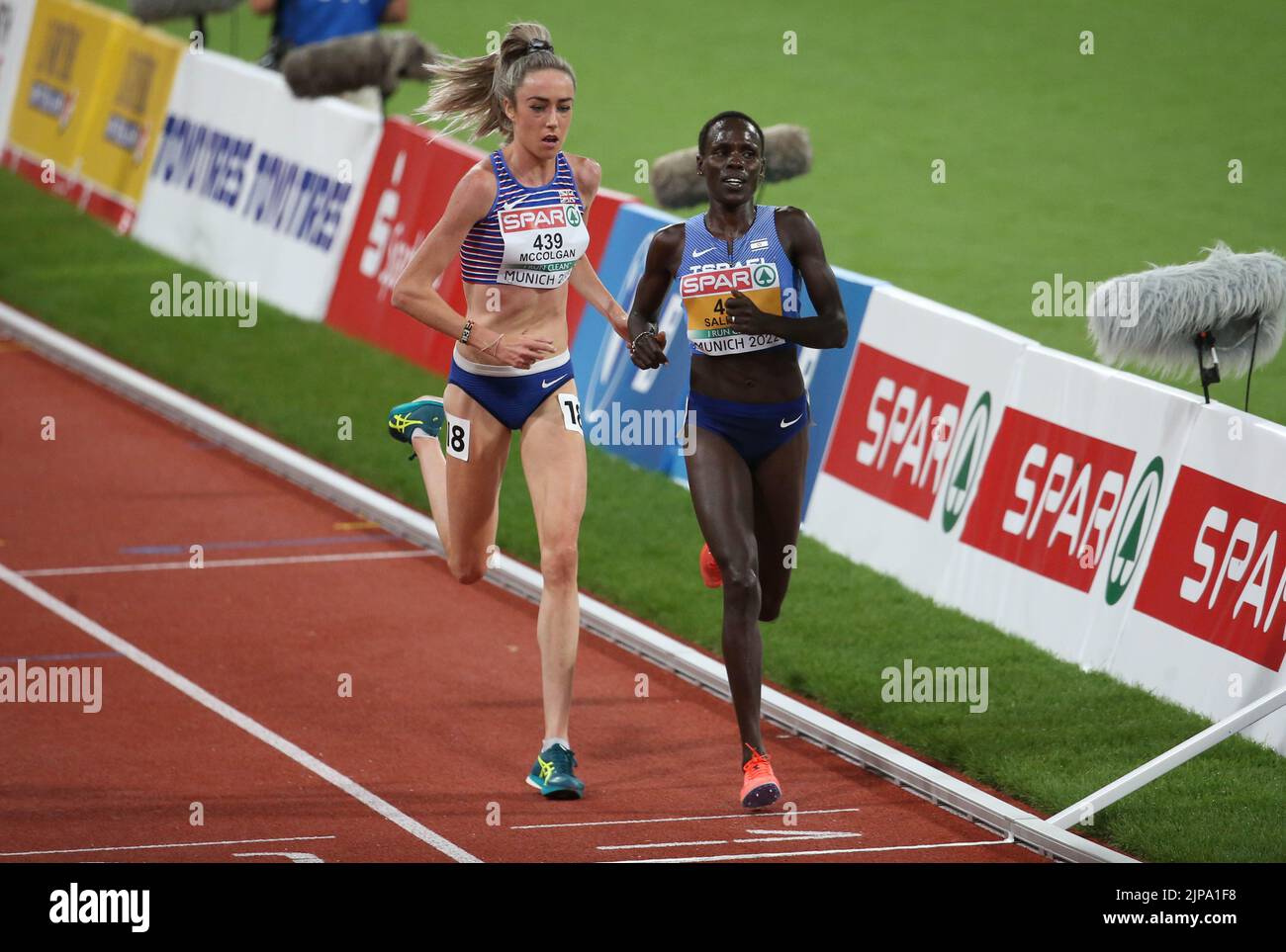 Eilish McColgan aus Großbritannien Silbermedaille, Lonah Chemtai Salpeter aus Israel Bronzemedaille während der Leichtathletik, Frauen 10.000m bei den Europameisterschaften München 2022 am 15. August 2022 in München, Deutschland - Foto: Laurent Lairys/DPPI/LiveMedia Stockfoto