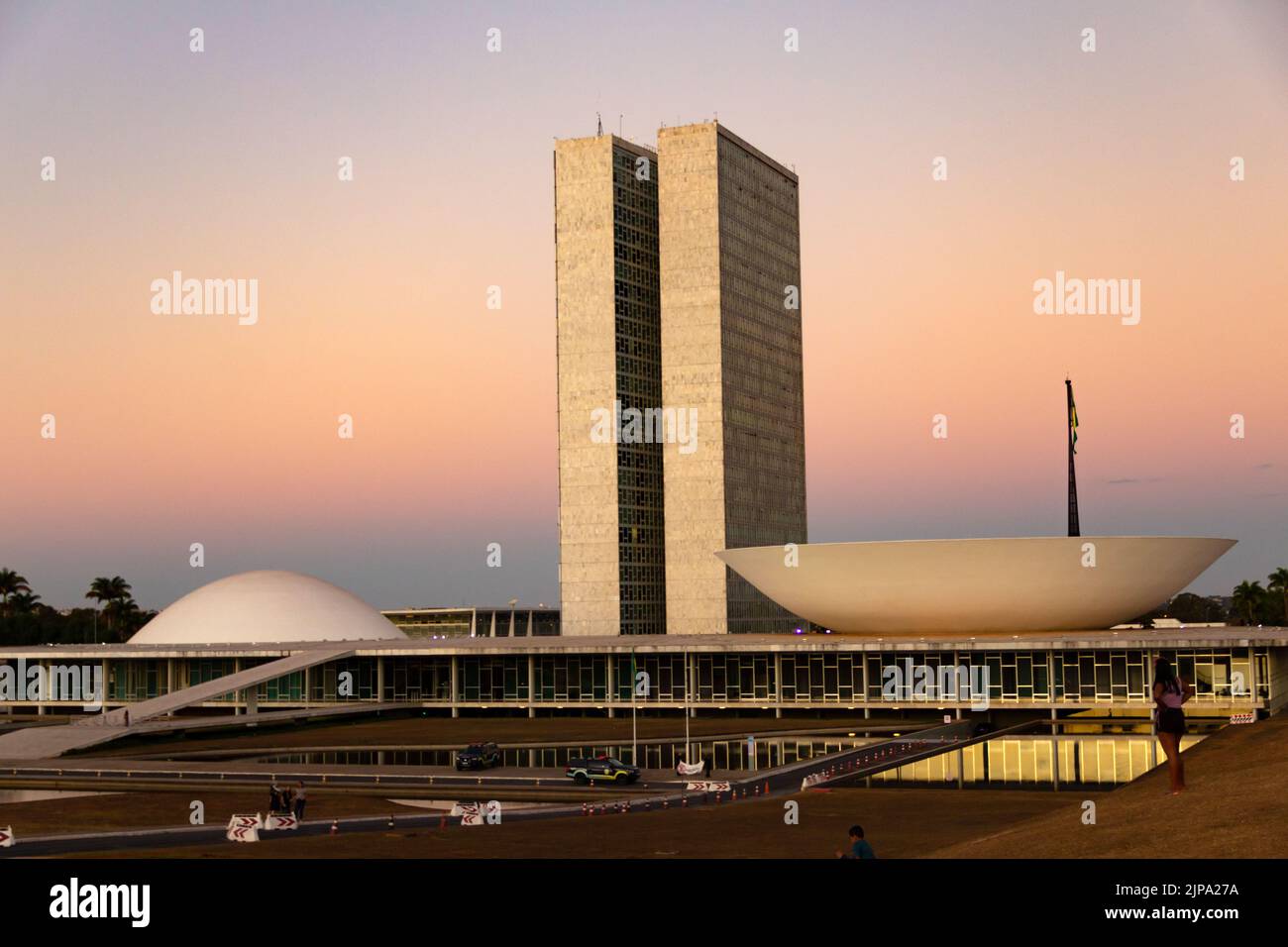 Brasília, Bundesdistrikt, Brasilien – 23. Juli 2022: Der Nationalkongress von Brasília mit dem Licht des Sonnenuntergangs am späten Nachmittag. Stockfoto