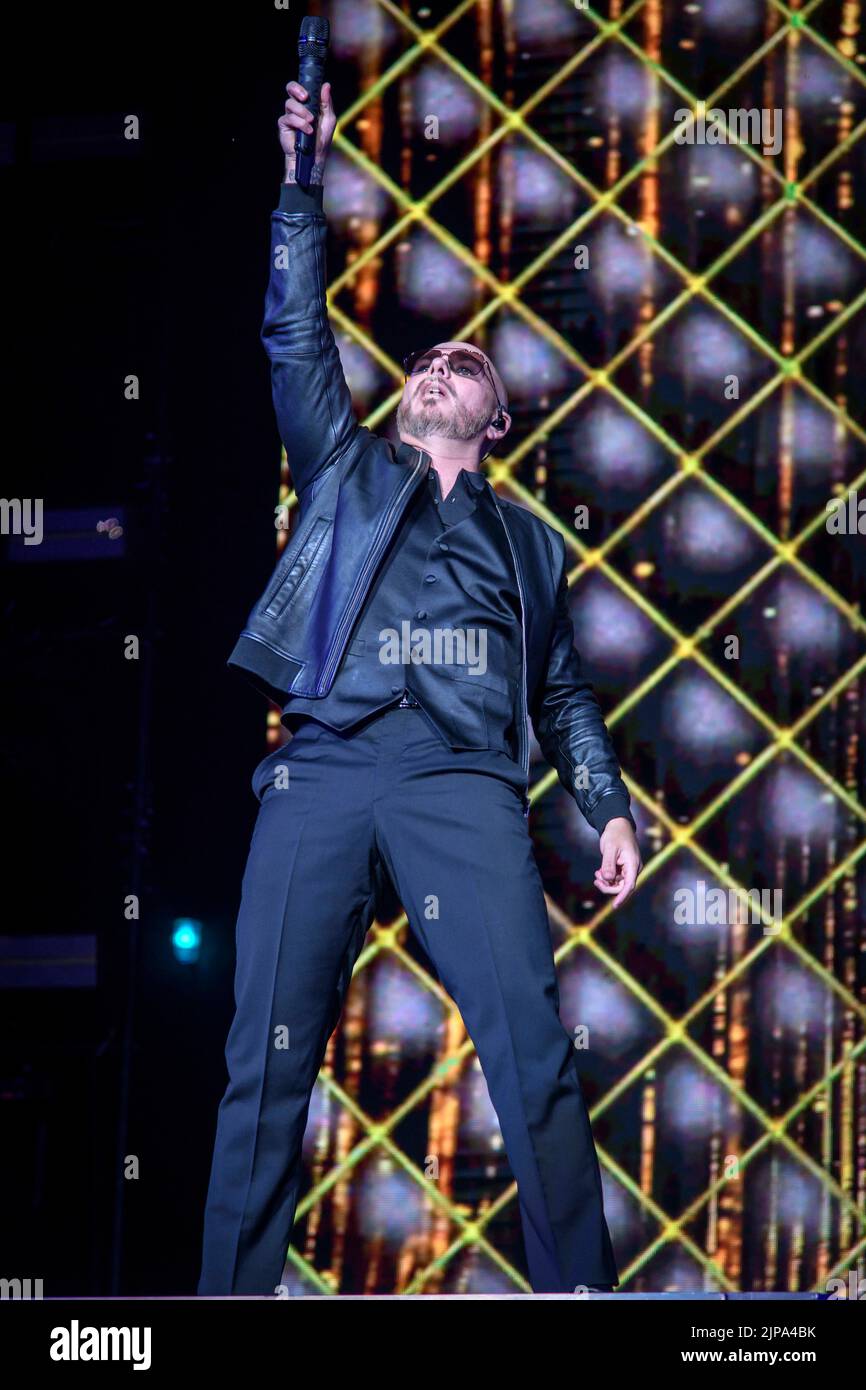 13. August 2022, Toronto, Ontario, Kanada: Der US-amerikanische Rapper und Sänger Armando Christian Pérez, professionell bekannt unter seinem Künstlernamen Pitbull, spielte eine ausverkaufte Show auf der Budweiser Stage in Toronto. Im Bild: PITBULL (Bild: © Angel Marchini/ZUMA Press Wire) Stockfoto