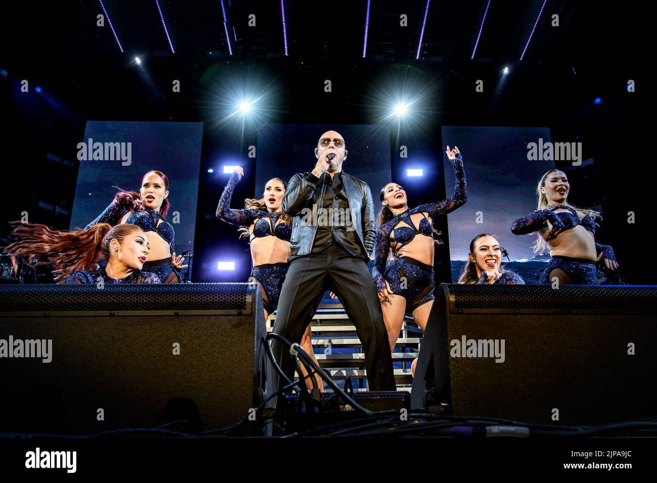 Der US-amerikanische Rapper und Sänger Armando Christian Pérez, der professionell unter seinem Künstlernamen Pitbull bekannt ist, tritt bei einer ausverkauften Show auf der Budweiser Stage in Toronto auf. Stockfoto