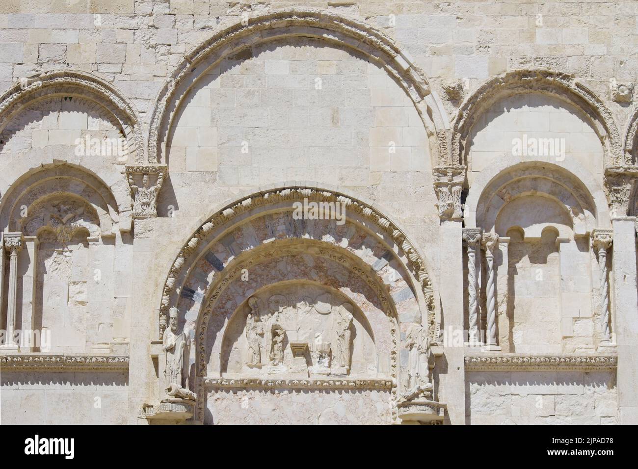 Termoli - Molise - Detail der Kathedrale Santa Maria della Purificazione, im apulischen romanischen Stil, Symbol der adriatischen Stadt Stockfoto