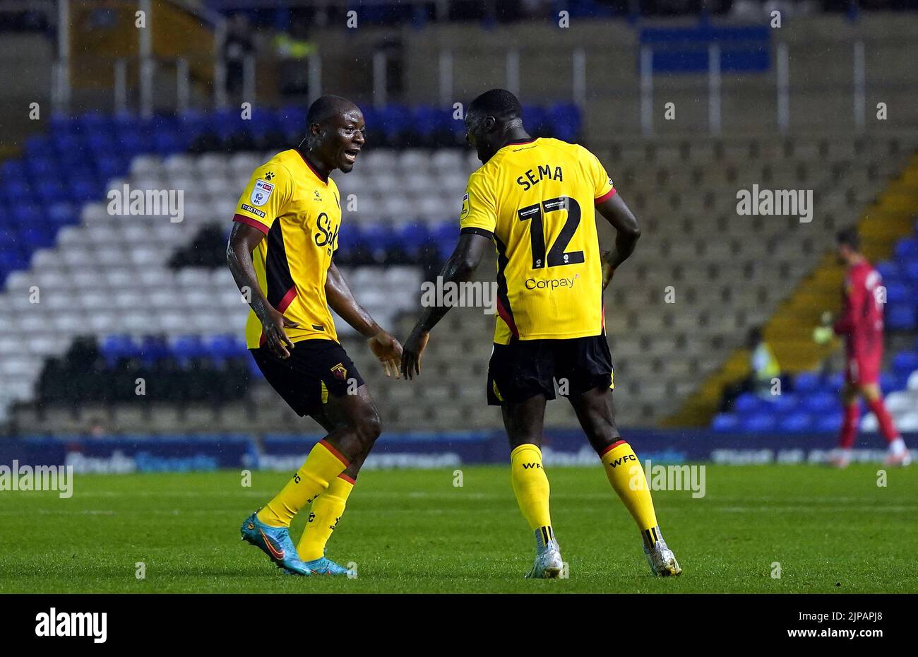 Watfords Ken Sema feiert das erste Tor des Spiels seiner Seite während des Sky Bet Championship-Spiels in St. Andrew's, Birmingham. Bilddatum: Dienstag, 16. August 2022. Stockfoto