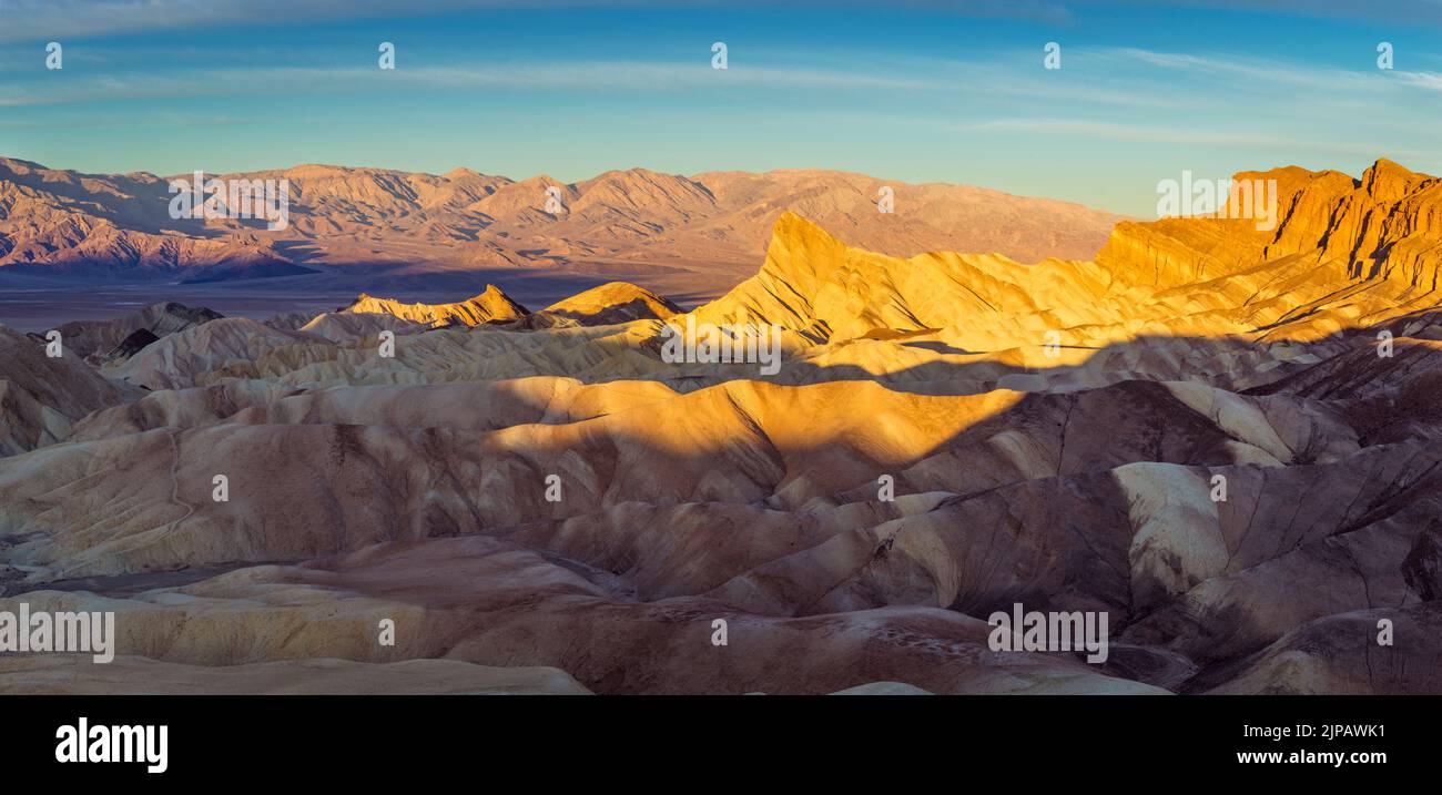 Sonnenaufgang am Morgen, Zabriskie Point, Death Valley National Park, Kalifornien, Nordamerika, USA Stockfoto