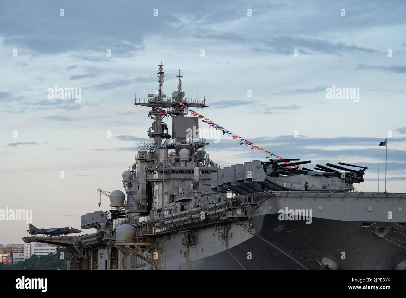 USS Kearsarge im Hafen von Stockholm 2022 während der NATO-Übung von Baltops Stockfoto