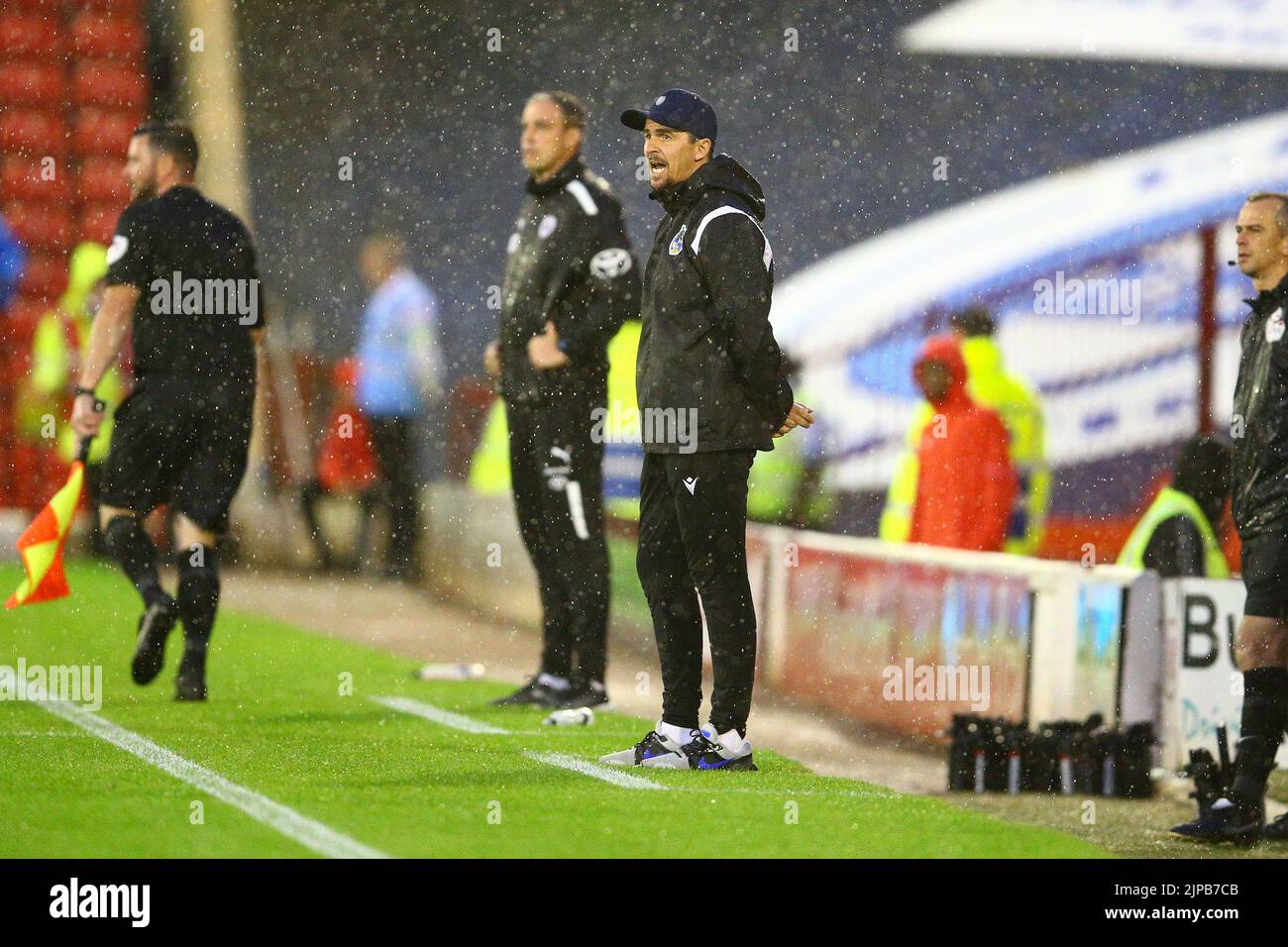 Oakwell Stadium, Barnsley, England - 16.. August 2022 Joey Barton Manager von Bristol Rovers - während des Spiels Barnsley gegen Bristol Rovers, Sky Bet League One, 2022/23, Oakwell Stadium, Barnsley, England - 16.. August 2022 Credit: Arthur Haigh/WhiteRoseFotos/Alamy Live News Stockfoto